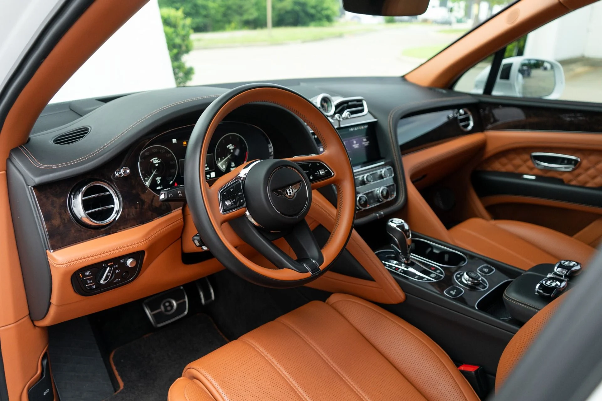mph004_3232767297_Used_2021_Bentley_Bentayga_V8_1780517075_7051fb5ad8