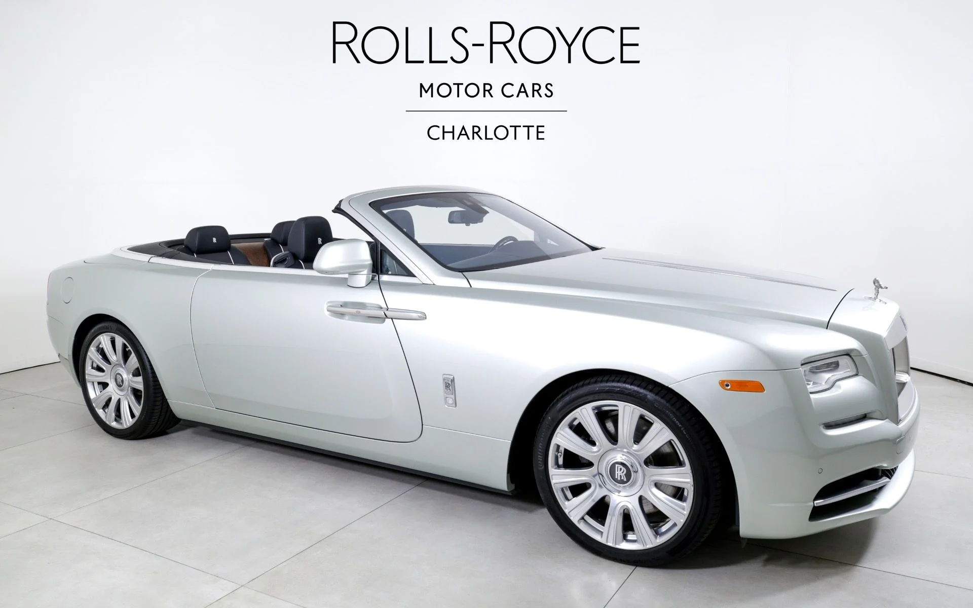 mph004_3234667497_Used_2017_Rolls_Royce_Dawn_1746196429_2240c7b6c4