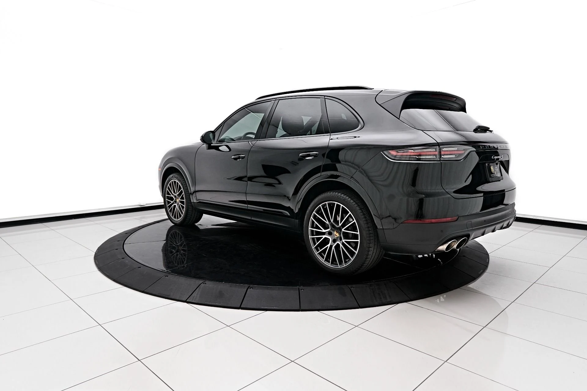 mph004_3242072283_Used_2019_Porsche_Cayenne_S_1709866200_ed585451b5