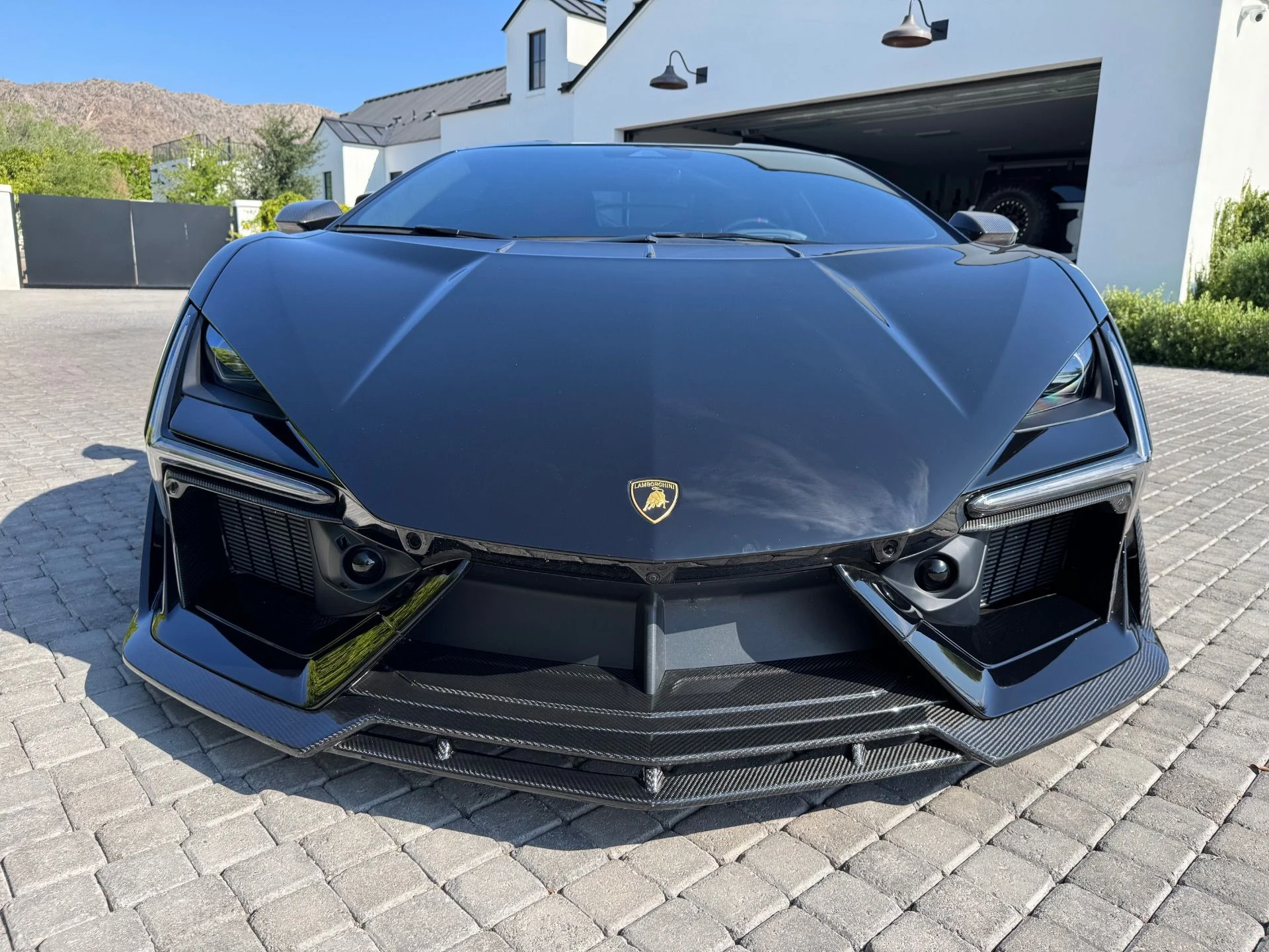 mph004_3256078900_Used_2024_Lamborghini_Revuelto_1760653400_40968b70de