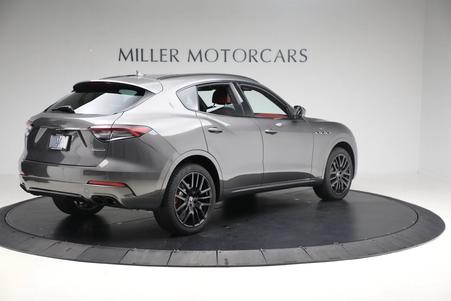 mph004_3257584008_Used_2022_Maserati_Levante_GT_1762382485_e6a7b31b44