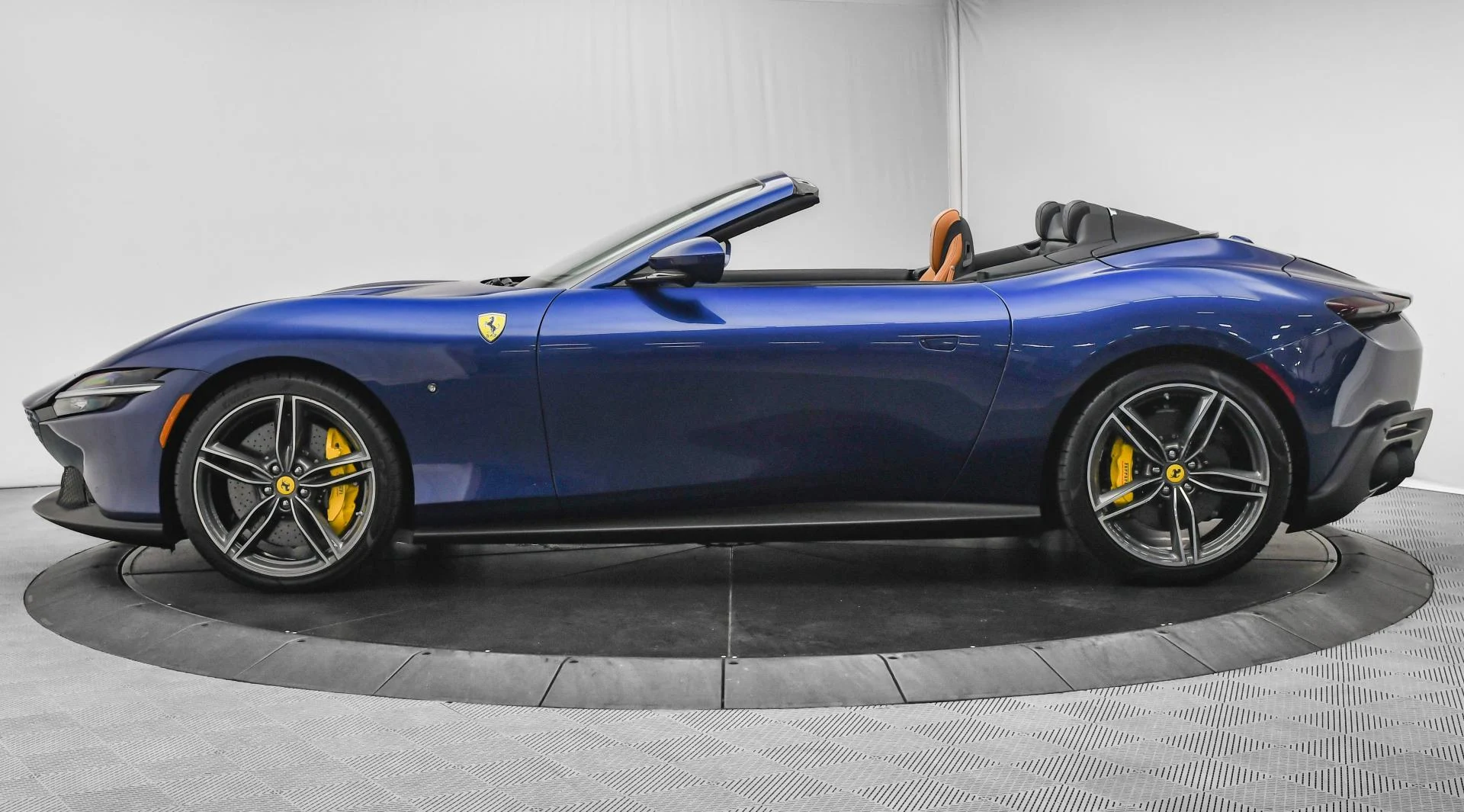 mph004_3262531476_Used_2025_Ferrari_Roma_Spider_Spider_1754640438_a9ff0338eb