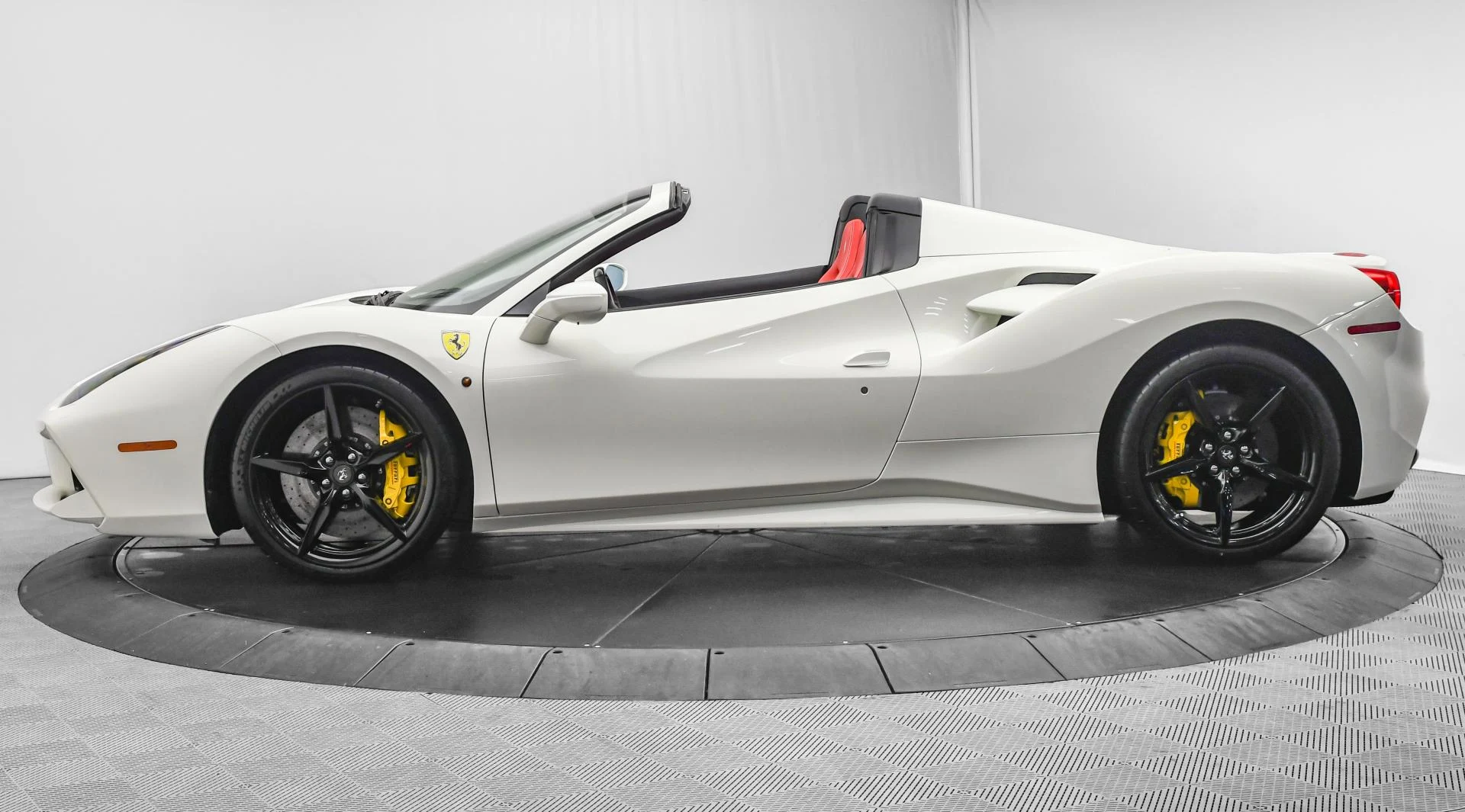 mph004_3272119499_Used_2016_Ferrari_488_Spider_1750234827_9799ba8535