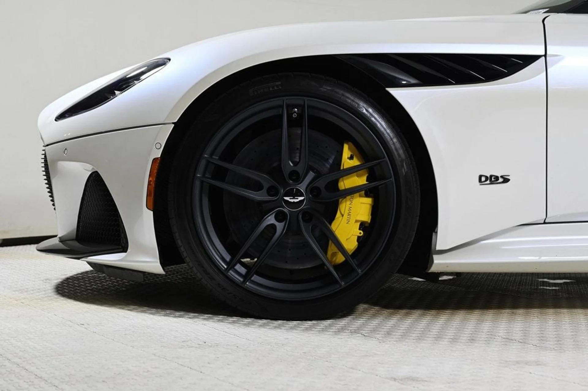 mph004_3288114051_used_2021_aston_martin_dbs_superleggera_11350_22941074_4_1024_e8cd3b1e8b