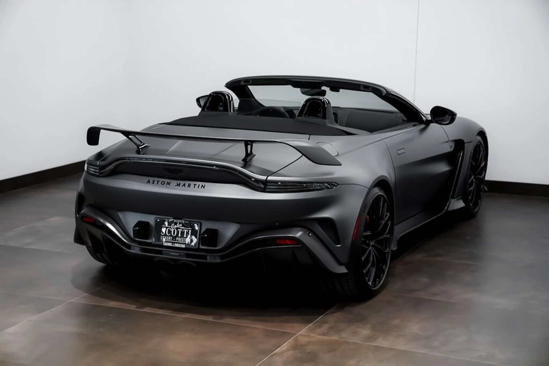 mph004_3291862293_aston_martin_vantage_2023_jpg_v_1773863537_1ffe16dc44