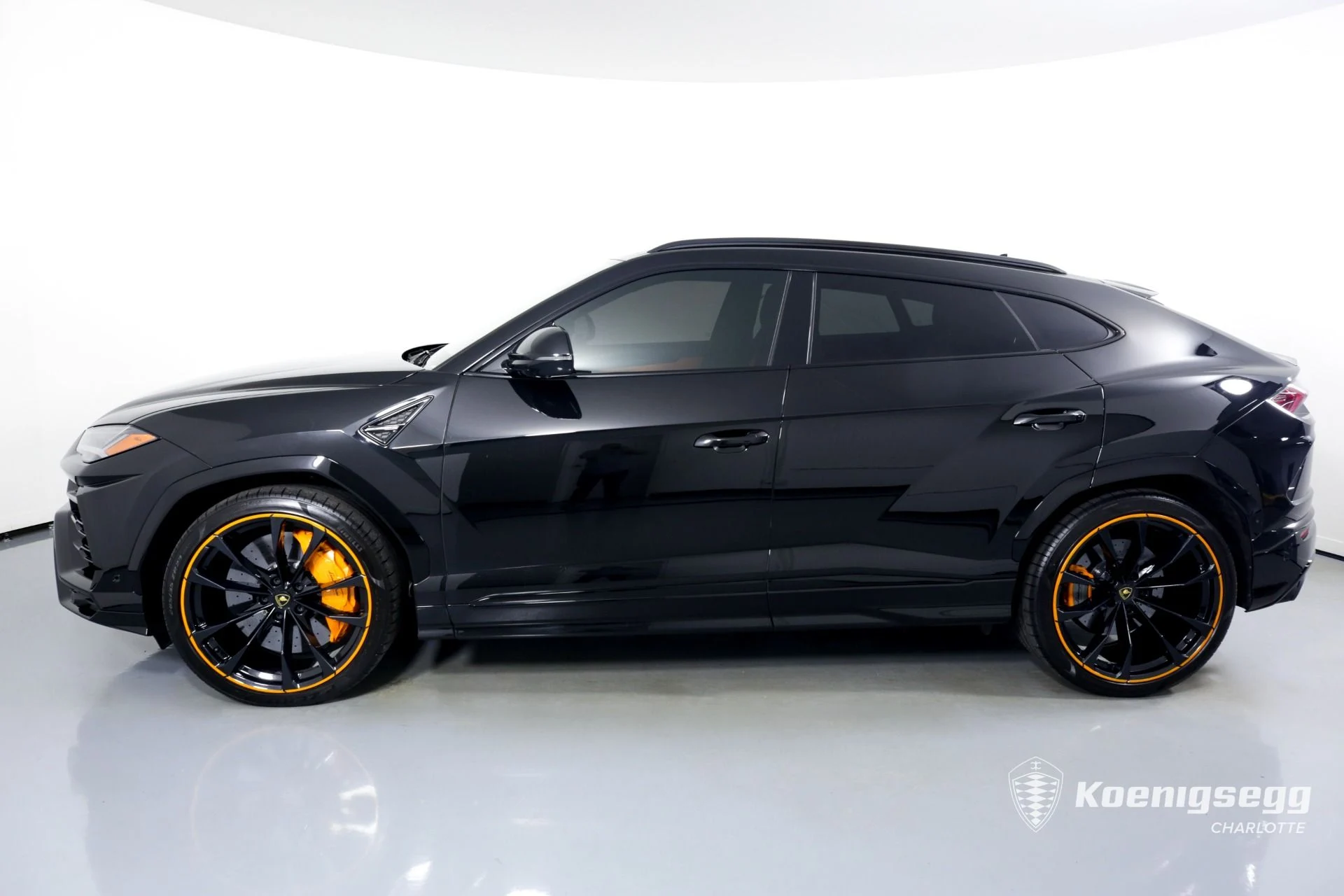 mph004_3293764541_Used_2021_Lamborghini_Urus_1675553145_e09f4dde38