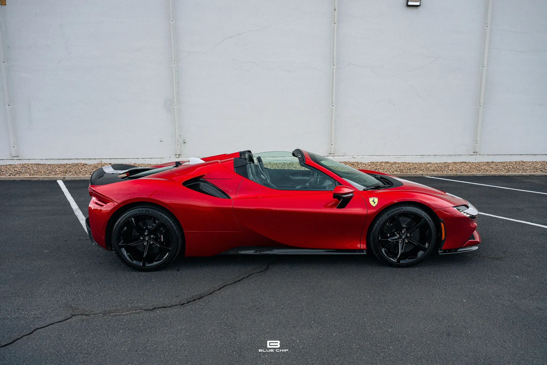 mph004_329976370_6a6a8569ec8de8dd8052c258_23796_202025_20_Ferrari_20_SF_90_20_Spider_20_Roso_20_Magma_05_6d5ee485eb