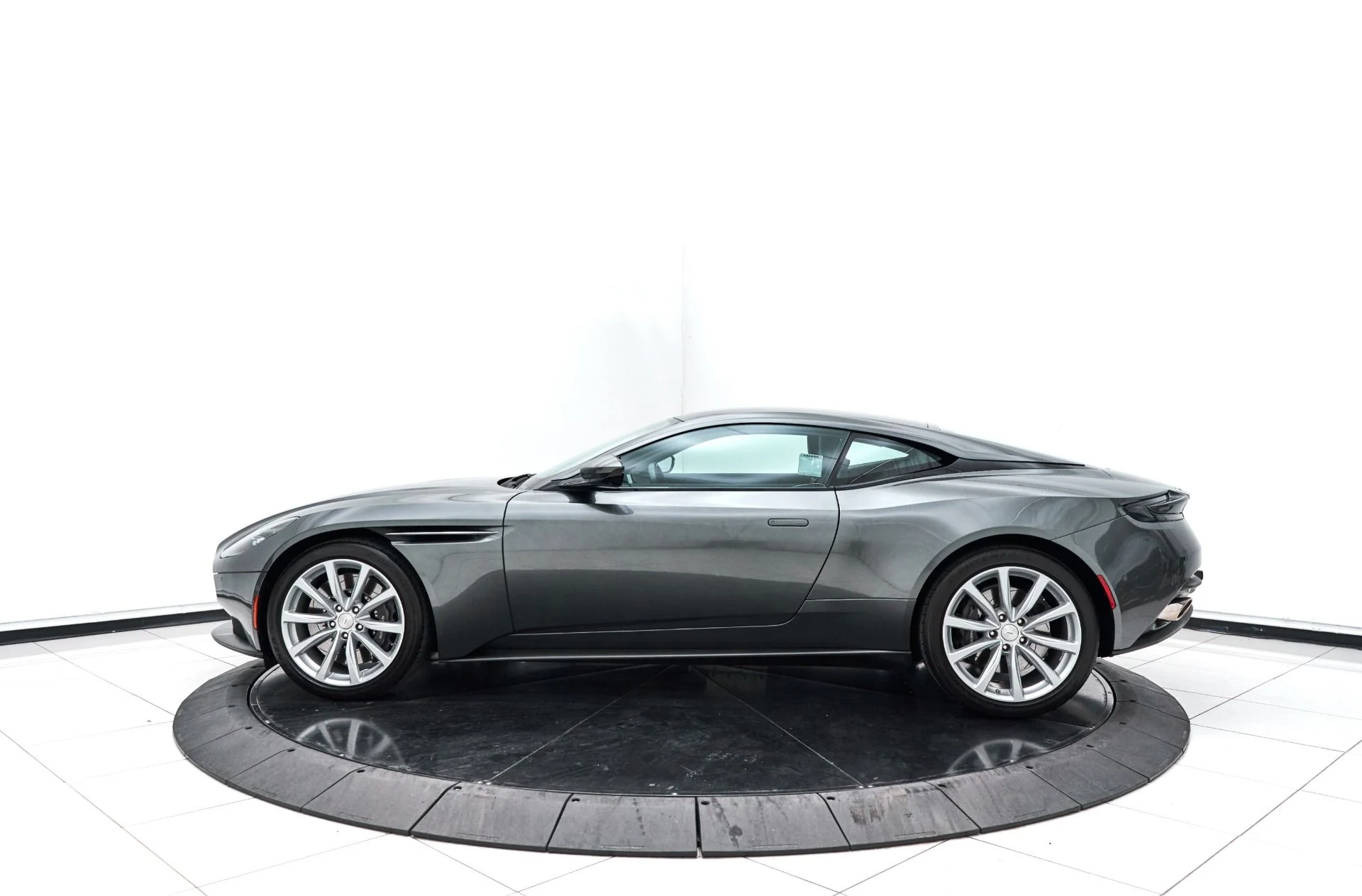 mph004_3303553255_Used_2019_Aston_Martin_DB_11_Base_1627672022_dfb354d214