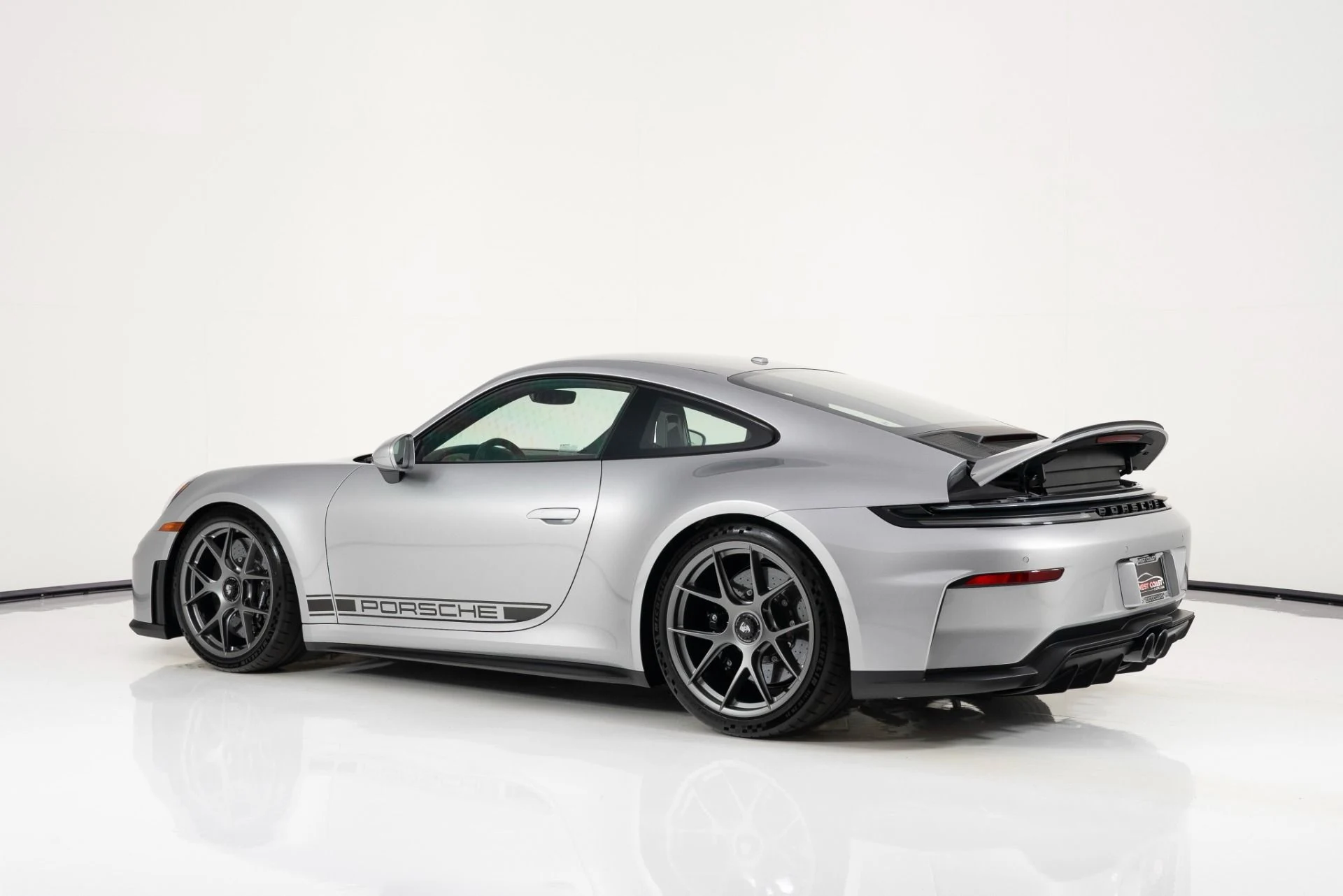 mph004_3311372816_Used_2025_Porsche_911_GT_3_Touring_1758929782_5f67b8ca4f