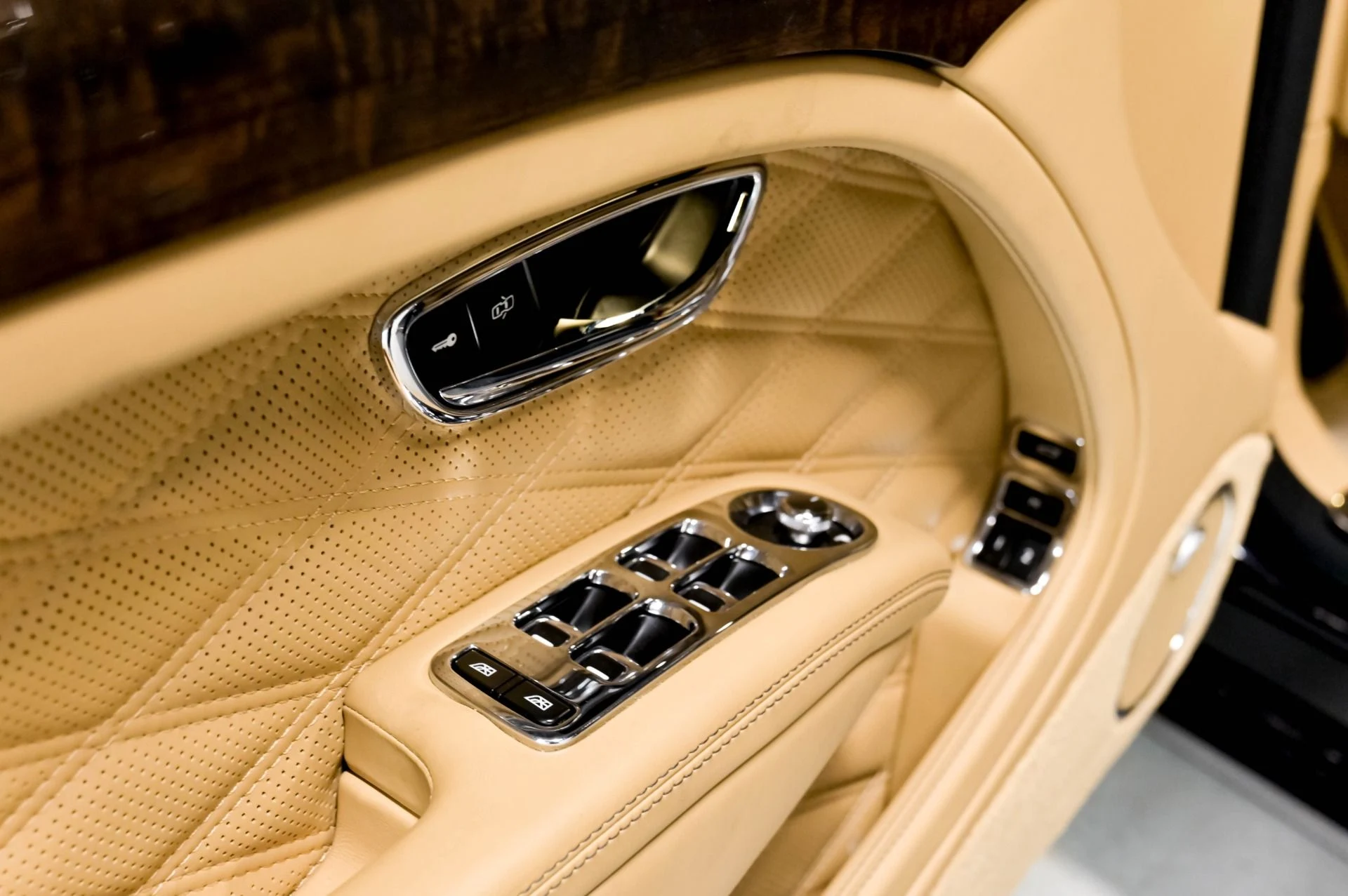 mph004_3315954897_Used_2017_Bentley_Mulsanne_1782570878_2bee09711e