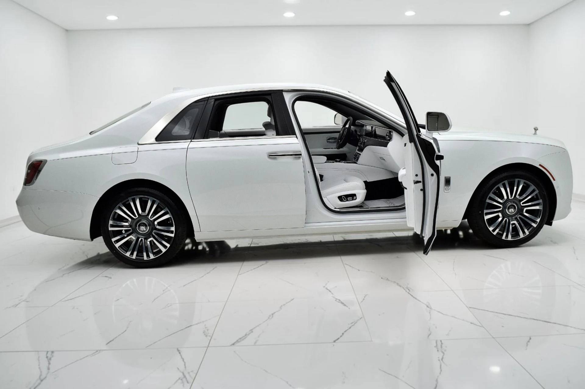 mph004_3318678104_Used_2021_Rolls_Royce_Ghost_dc45730e71
