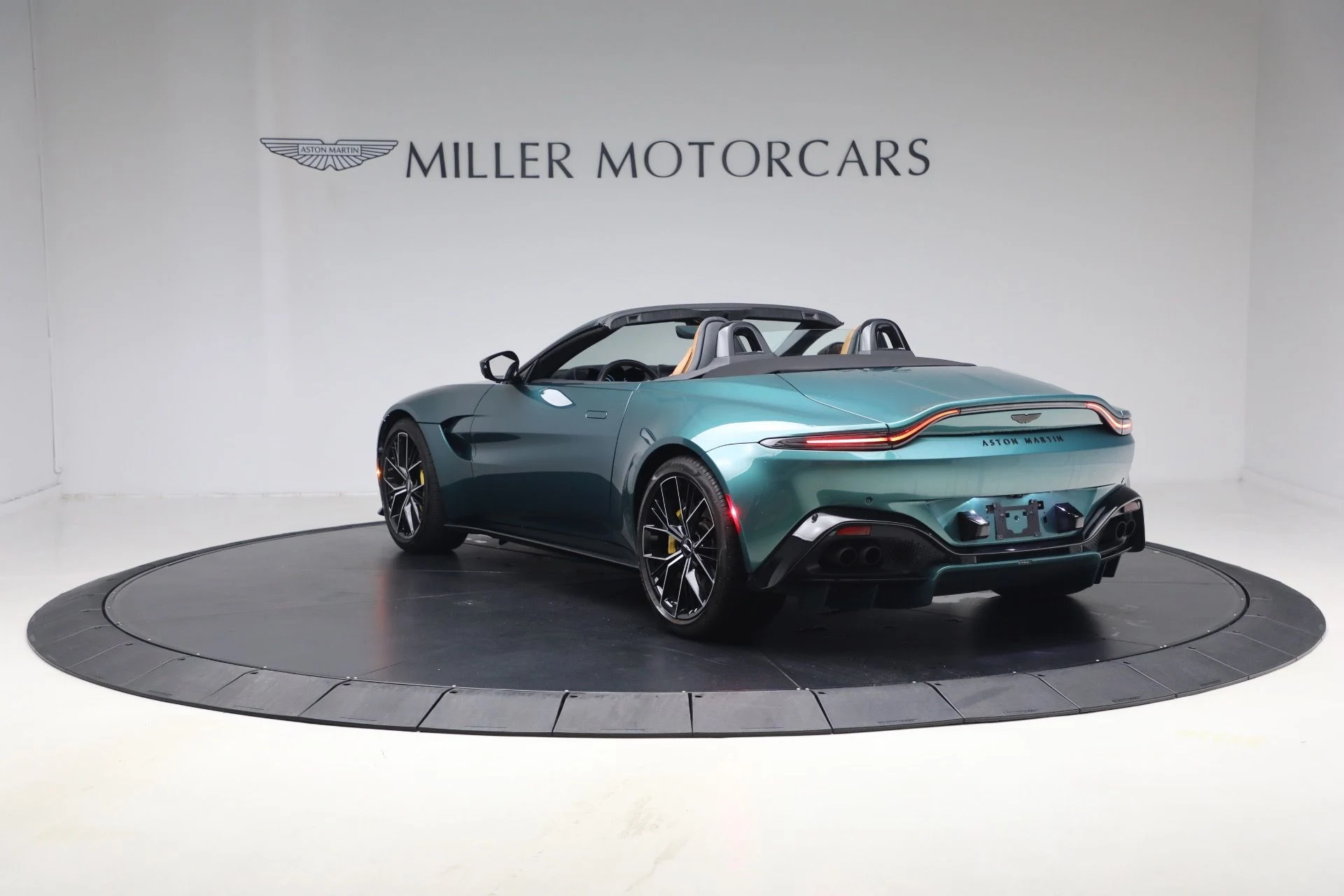 mph004_3324396106_Used_2023_Aston_Martin_Vantage_V8_1791917155_1757defe78