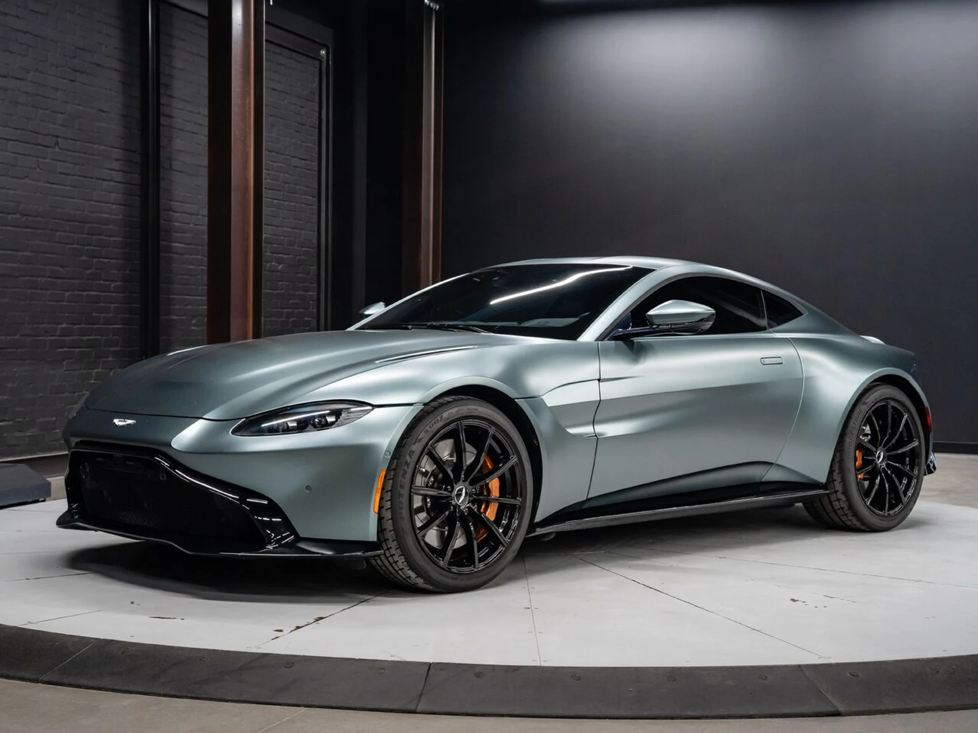 mph004_3326192356_aston_martin_vantage_2020_e476bdbcdd