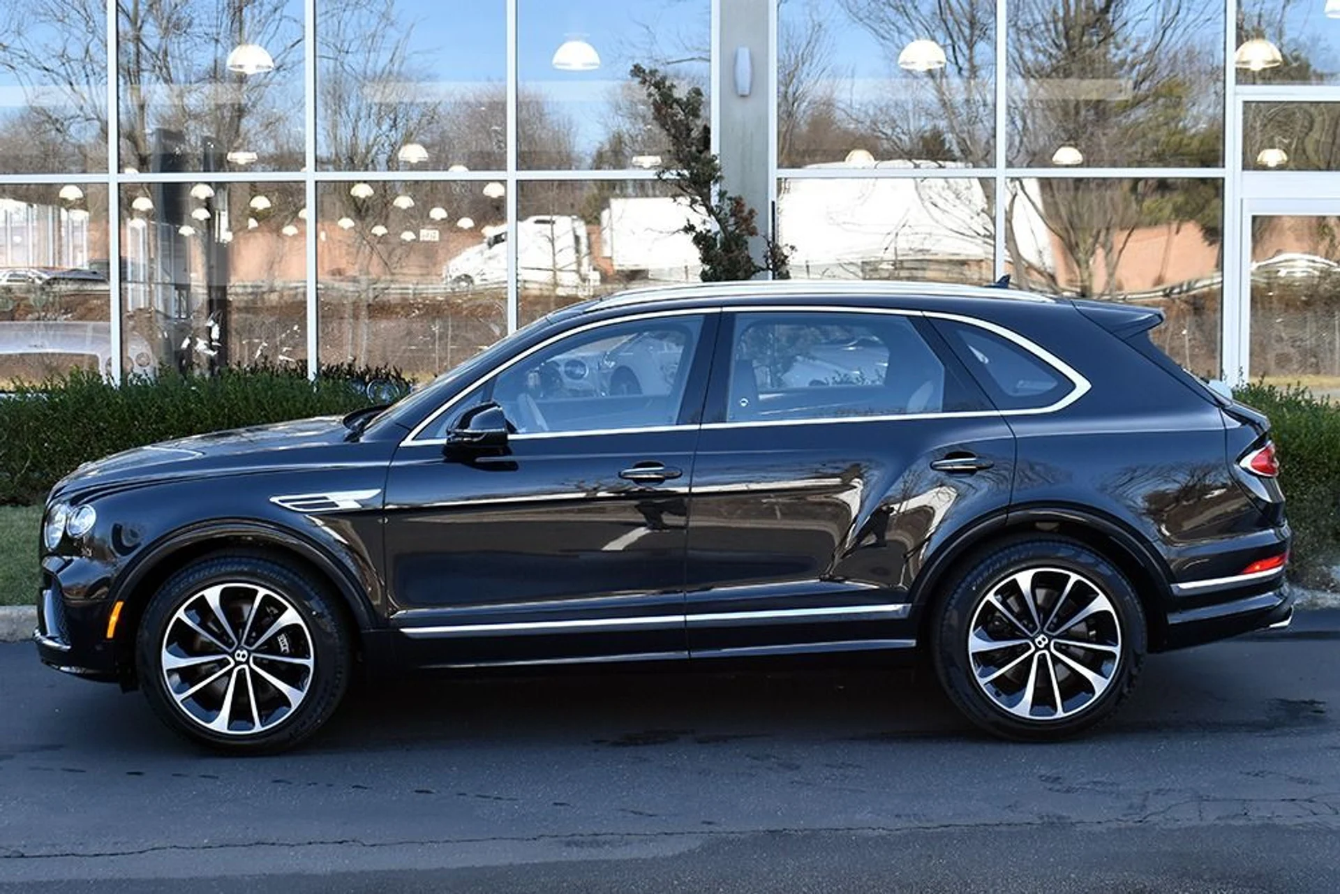 mph004_3329823891_Used_2023_Bentley_Bentayga_V8_V8_1677534818_49fb5360c8