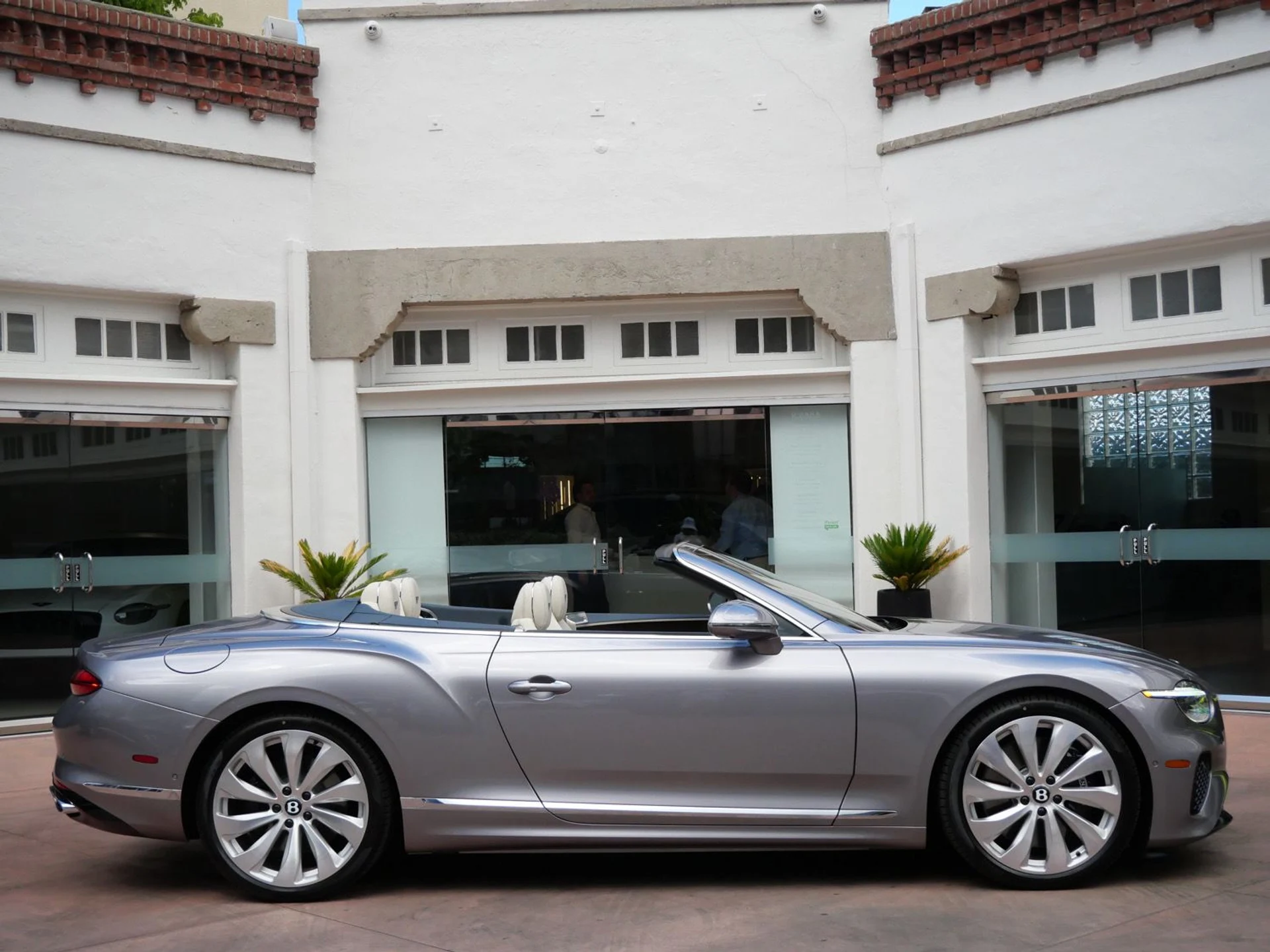 mph004_3335195985_1adeed8357396eb9161025d03224fd9fx_ad307d0794