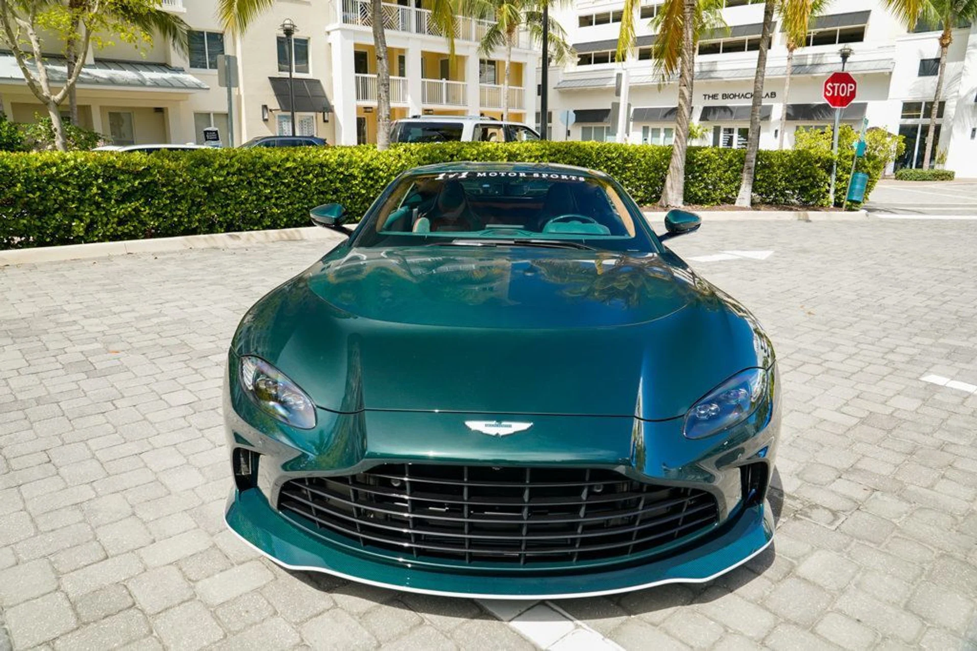 mph004_334021832_used_2023_aston_martin_vantage_v12coupe_14354_22896697_5_1024_9ea594db32