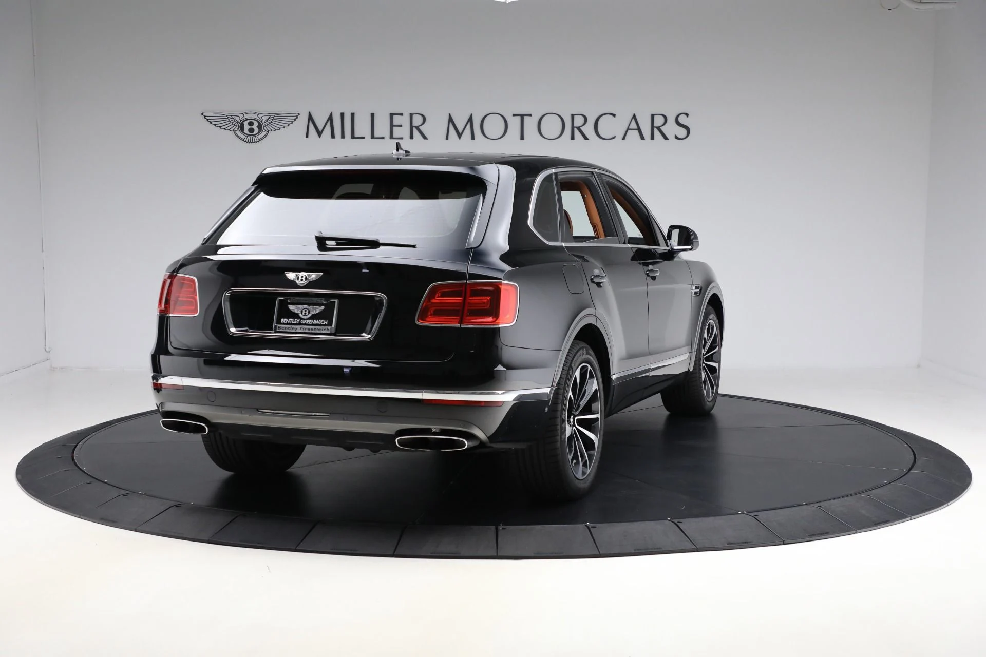 mph004_3343809850_Used_2018_Bentley_Bentayga_W12_Onyx_Edition_1763217114_7f40618a9a