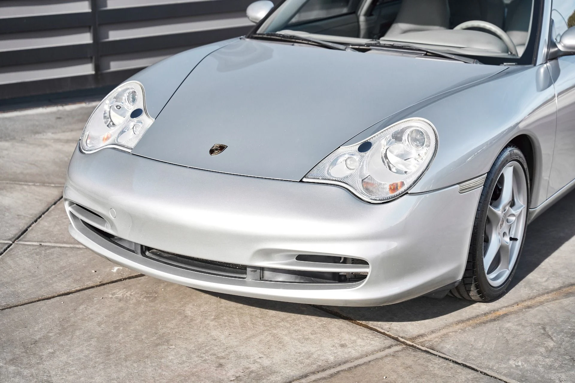 mph004_3349451847_Used_2002_Porsche_911_Carrera_1766458385_e493fff515