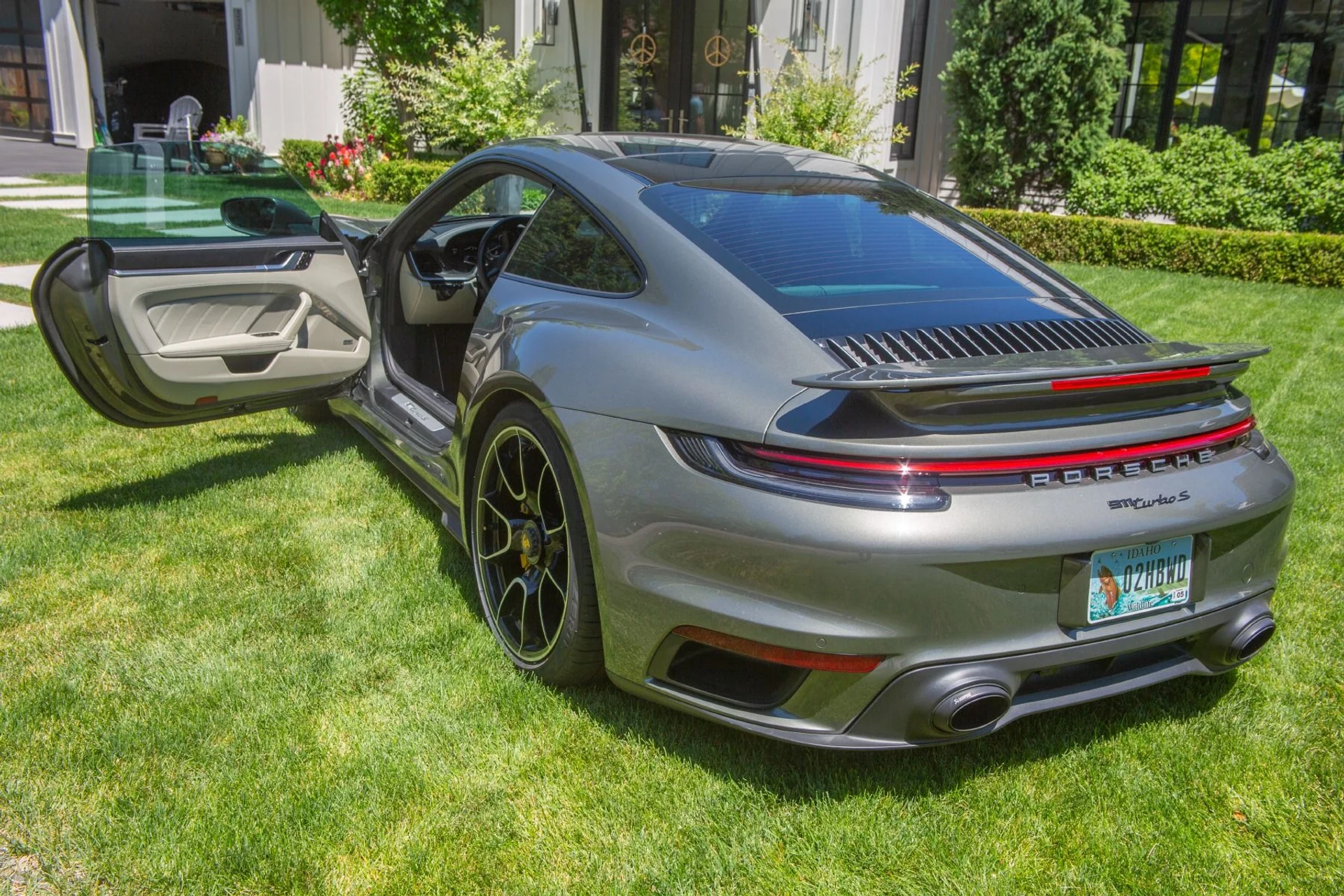 mph004_335245190_Used_2021_Porsche_911_Turbo_S_1780951392_f7e5ce89d3
