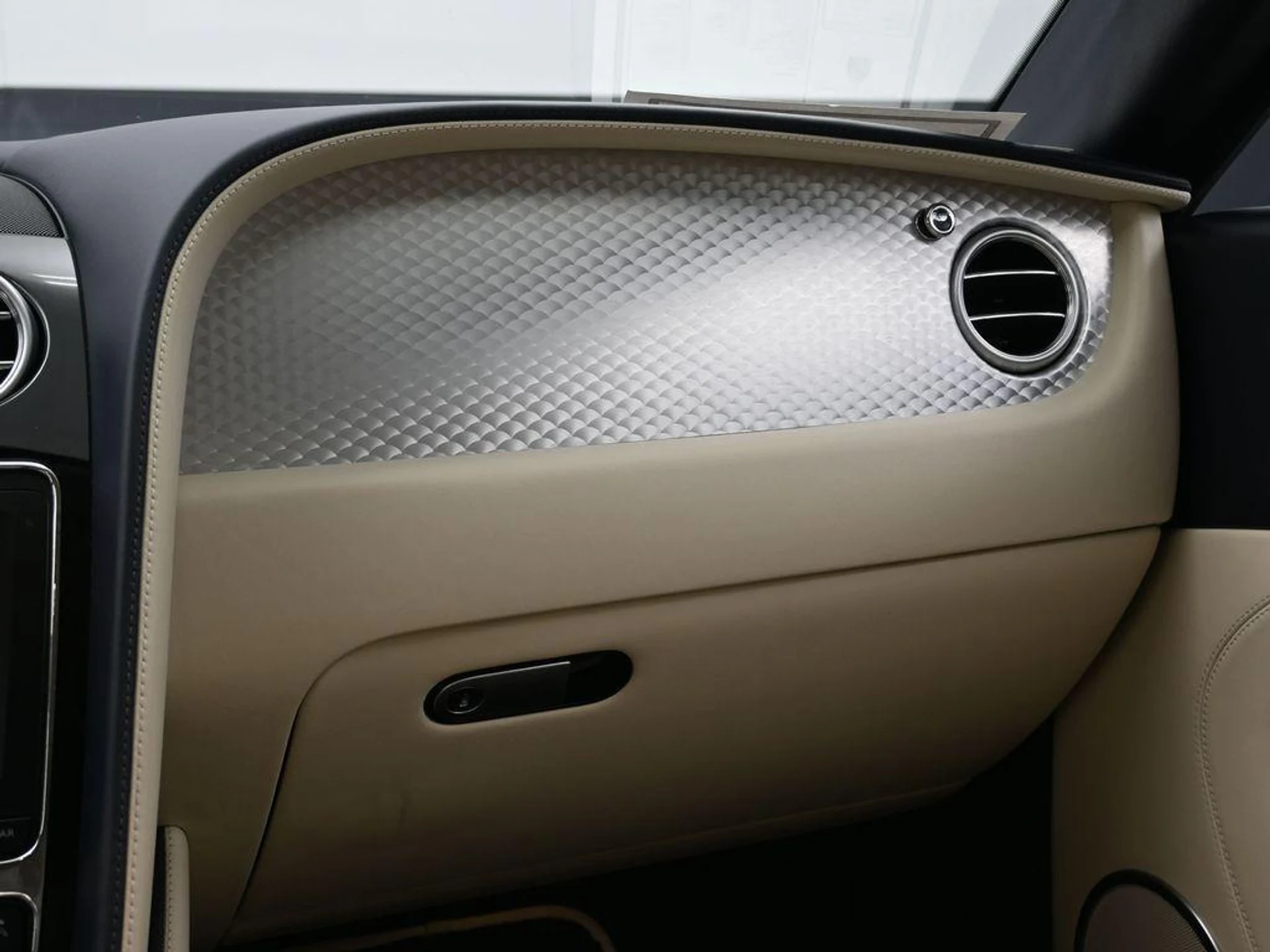 mph004_3352804108_Z_Vzuq_VY_Pyz_Qjkxv73_4ae_TN_Cn_NA_b195e47125