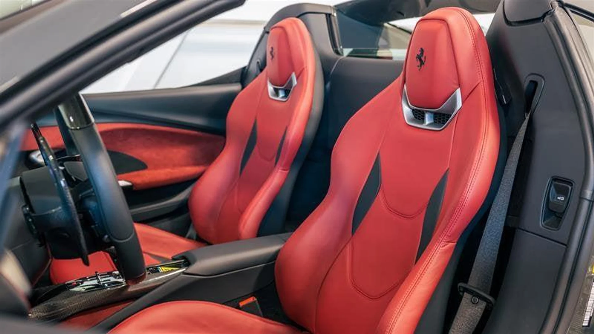 mph004_3358959001_Used_2025_Ferrari_296_GTS_Base_1782922924_37a1ad4296