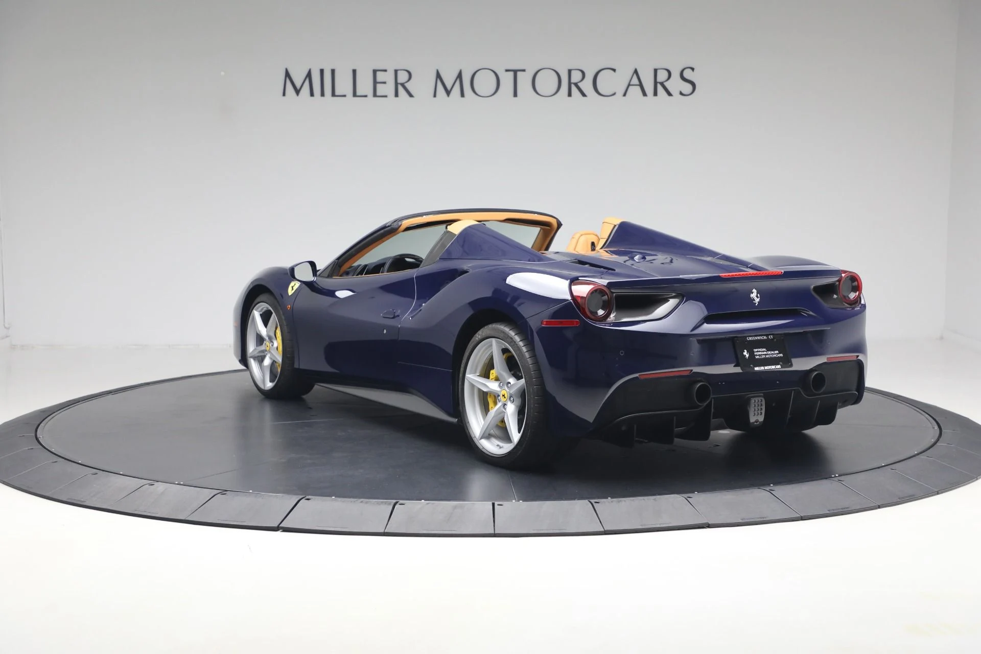 mph004_3376457810_Used_2017_Ferrari_488_Spider_1781020224_cd9fd24cbd