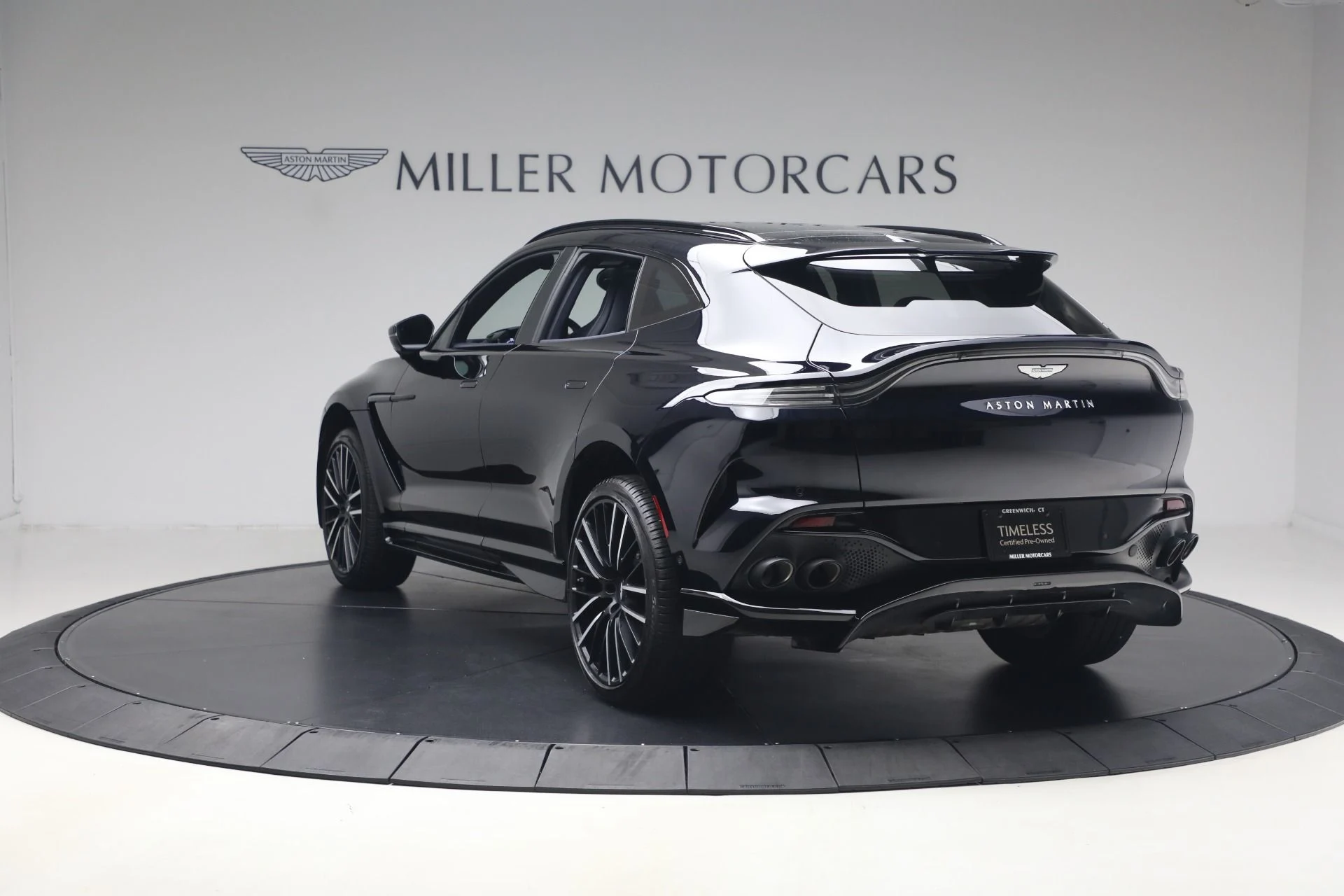 mph004_3381332390_Used_2025_Aston_Martin_DBX_707_1782252486_2bb38241aa