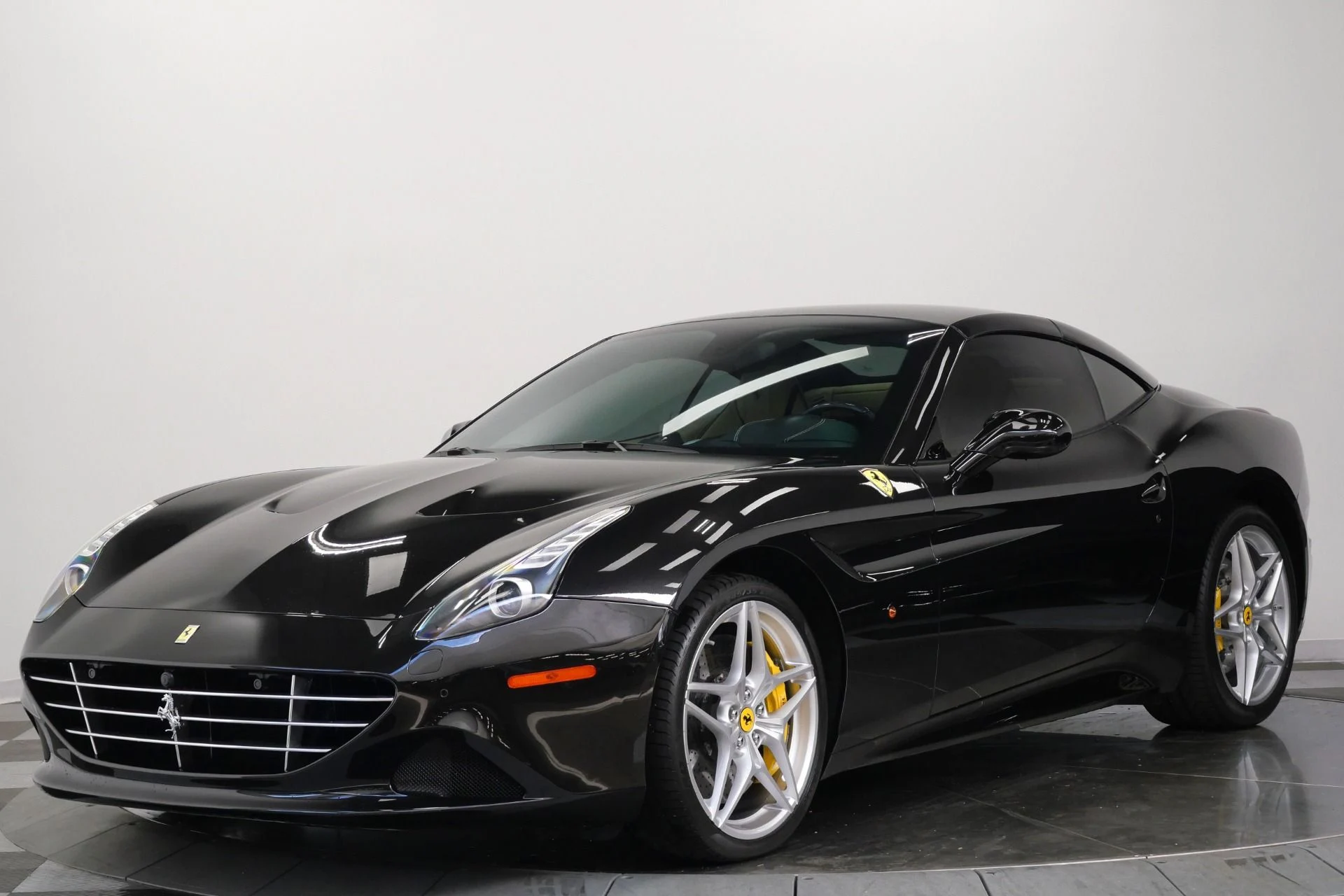 mph004_3399652200_Used_2015_Ferrari_California_T_Diamond_Quilted_Seats_Carbon_Fiber_Driving_Zone_1780071099_6b393fff4e