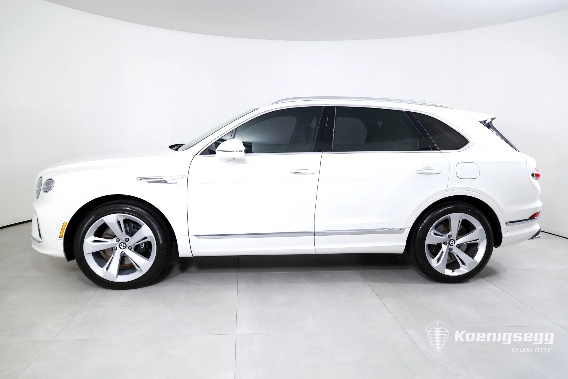 mph004_3412674768_Used_2023_Bentley_Bentayga_Hybrid_1760985662_1ab4bcdfab