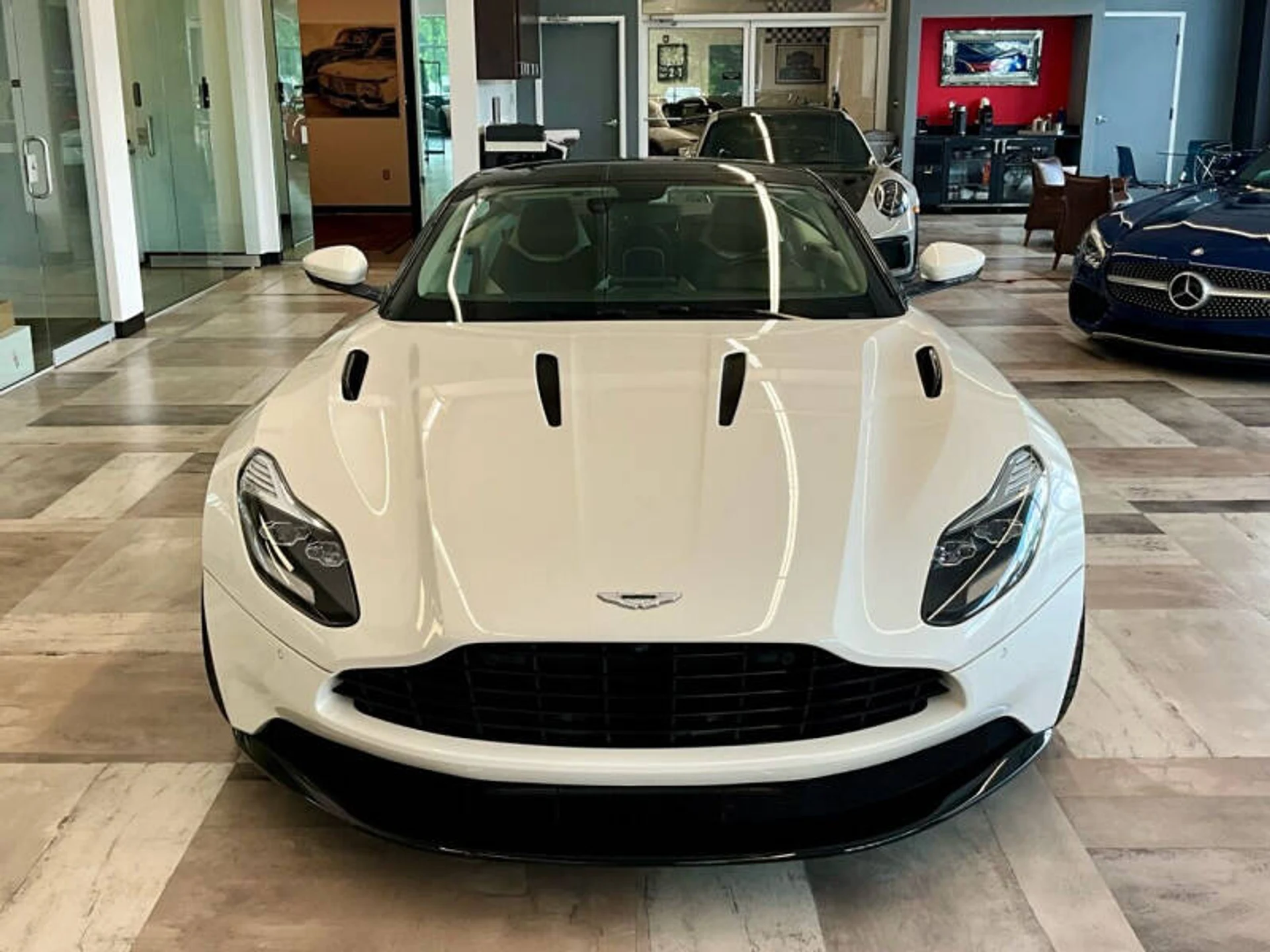 mph004_3413167558_2018_aston_martin_db11_v12_2dr_coupe_fb0688efc2