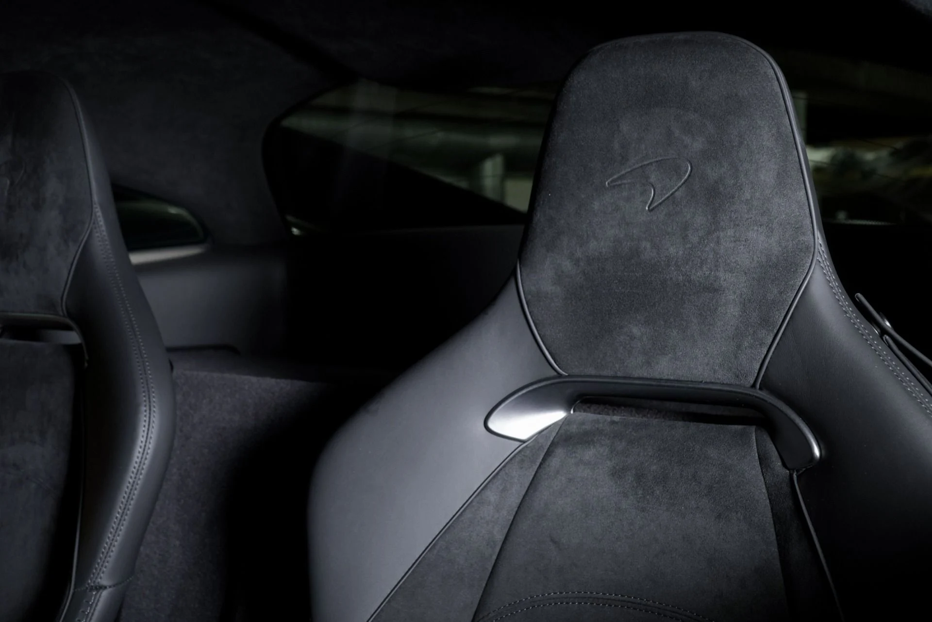 mph004_3423715950_Used_2025_Mc_Laren_Artura_1760457581_76d3ae45fb