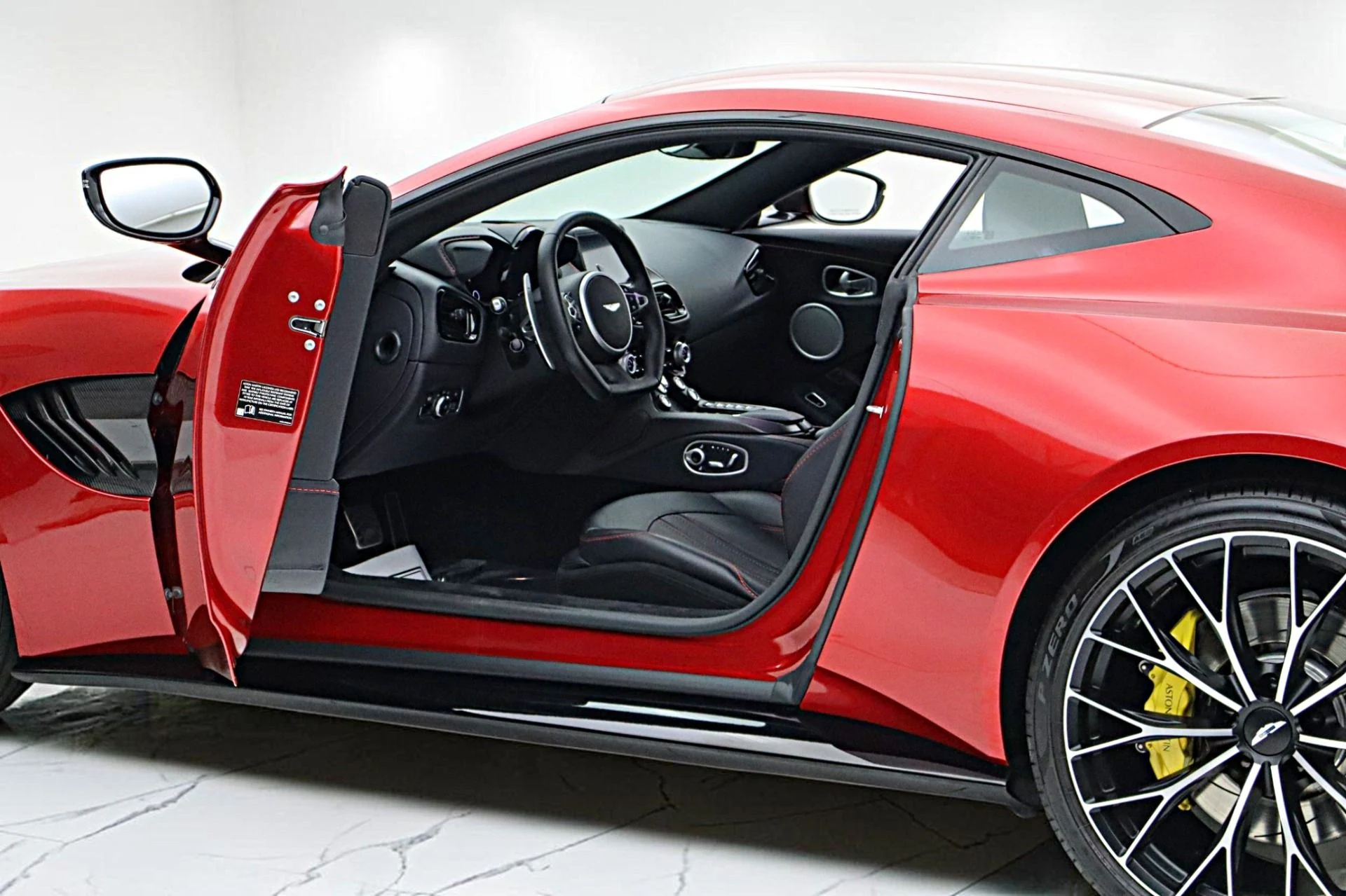 mph004_3425734977_Used_2023_Aston_Martin_Vantage_Coupe_579d0c555e