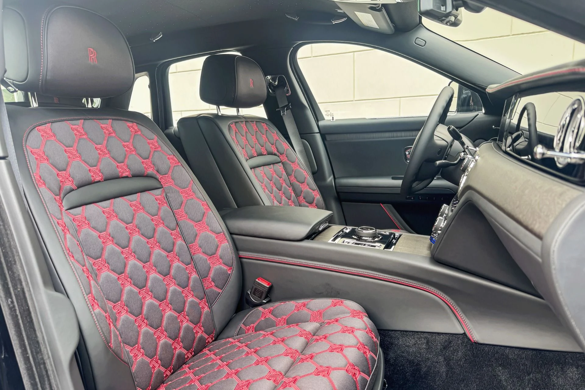 mph004_3445512649_Used_2025_Rolls_Royce_Ghost_1764086548_0c037fbb96