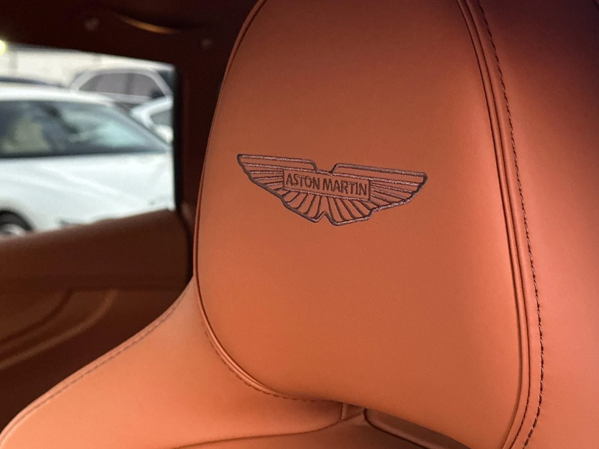 mph004_3454074761_New_2026_Aston_Martin_DBX_707_1764949830_111b3aaf25