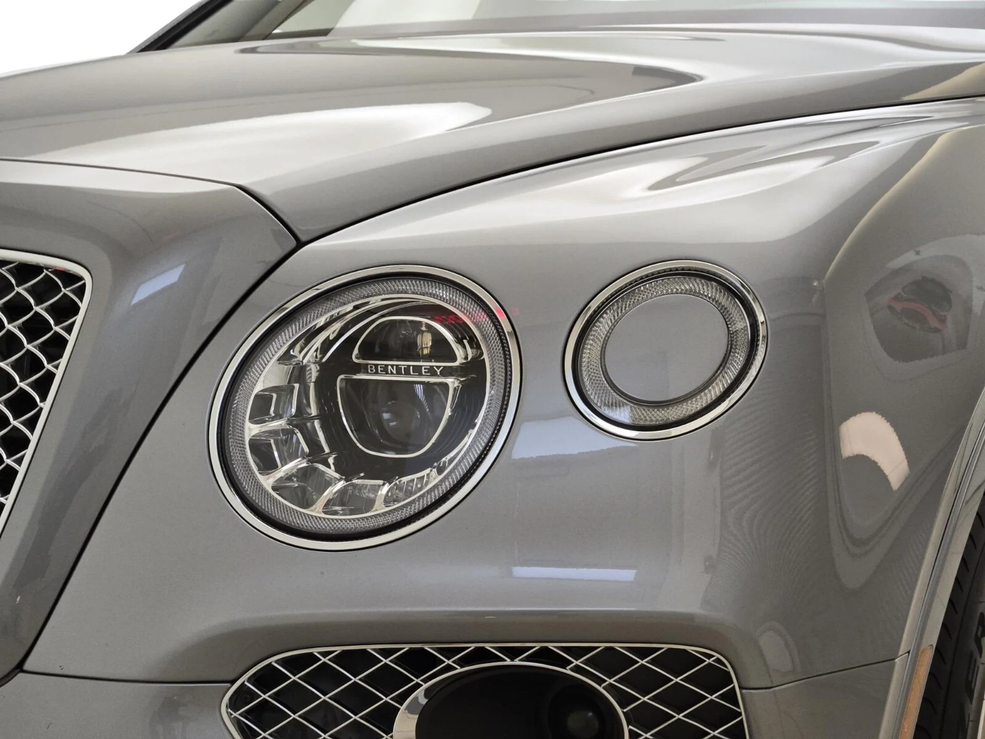 mph004_3454787798_Used_2018_Bentley_Bentayga_1760511445_8382e81a6f