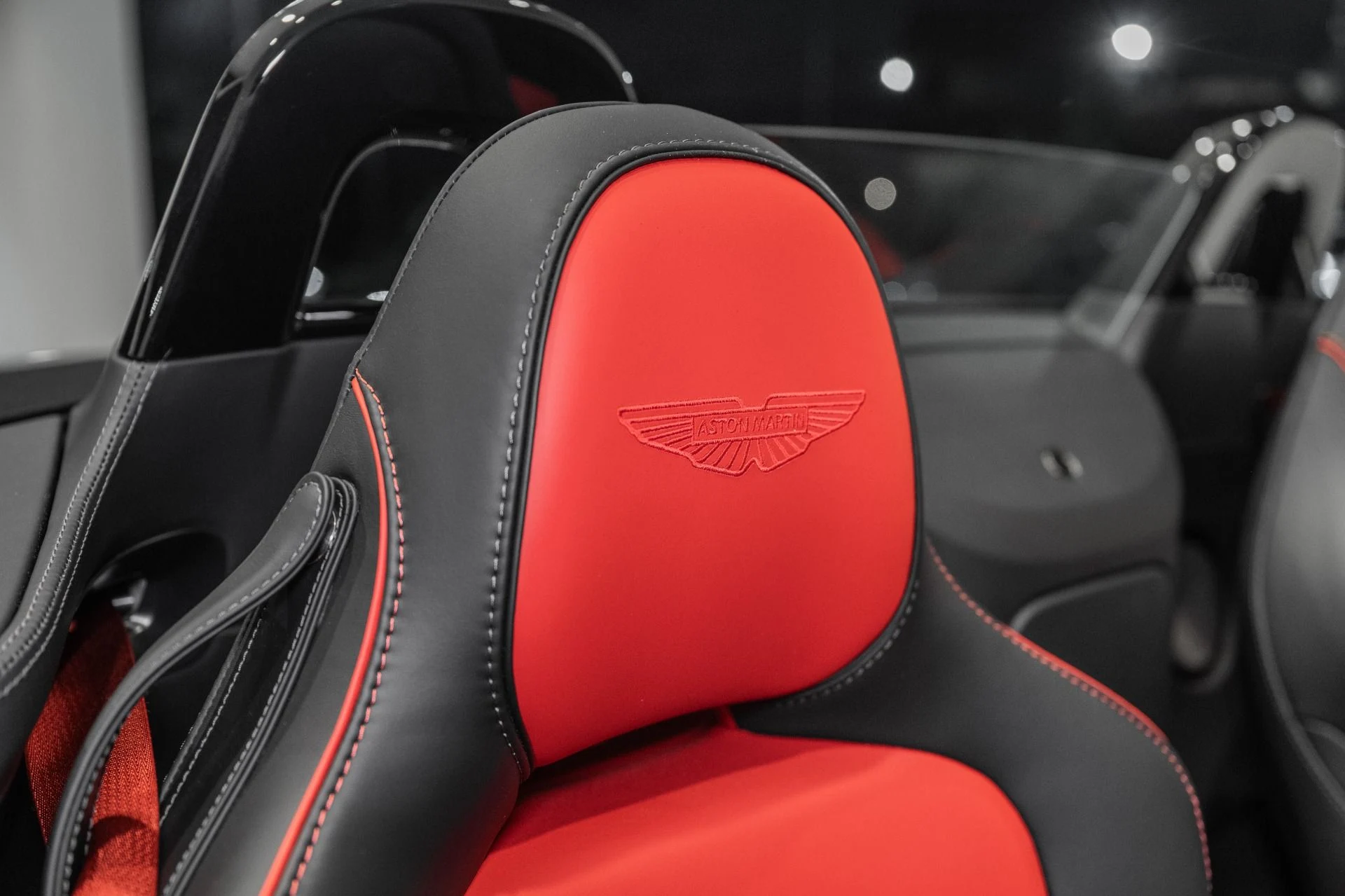 mph004_3455576031_New_2026_Aston_Martin_Vantage_S_Roadster_1786373251_bef57c3278