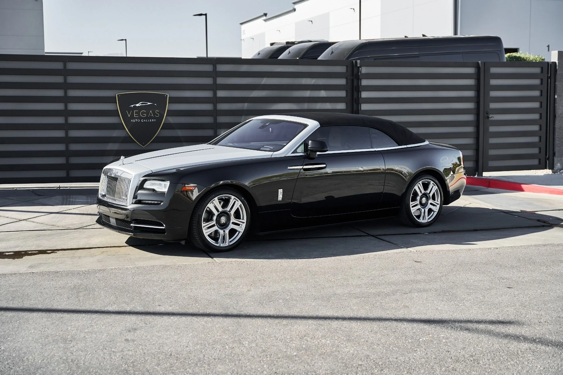 mph004_3456203679_Used_2016_Rolls_Royce_Dawn_Base_1770086683_a27af66a79