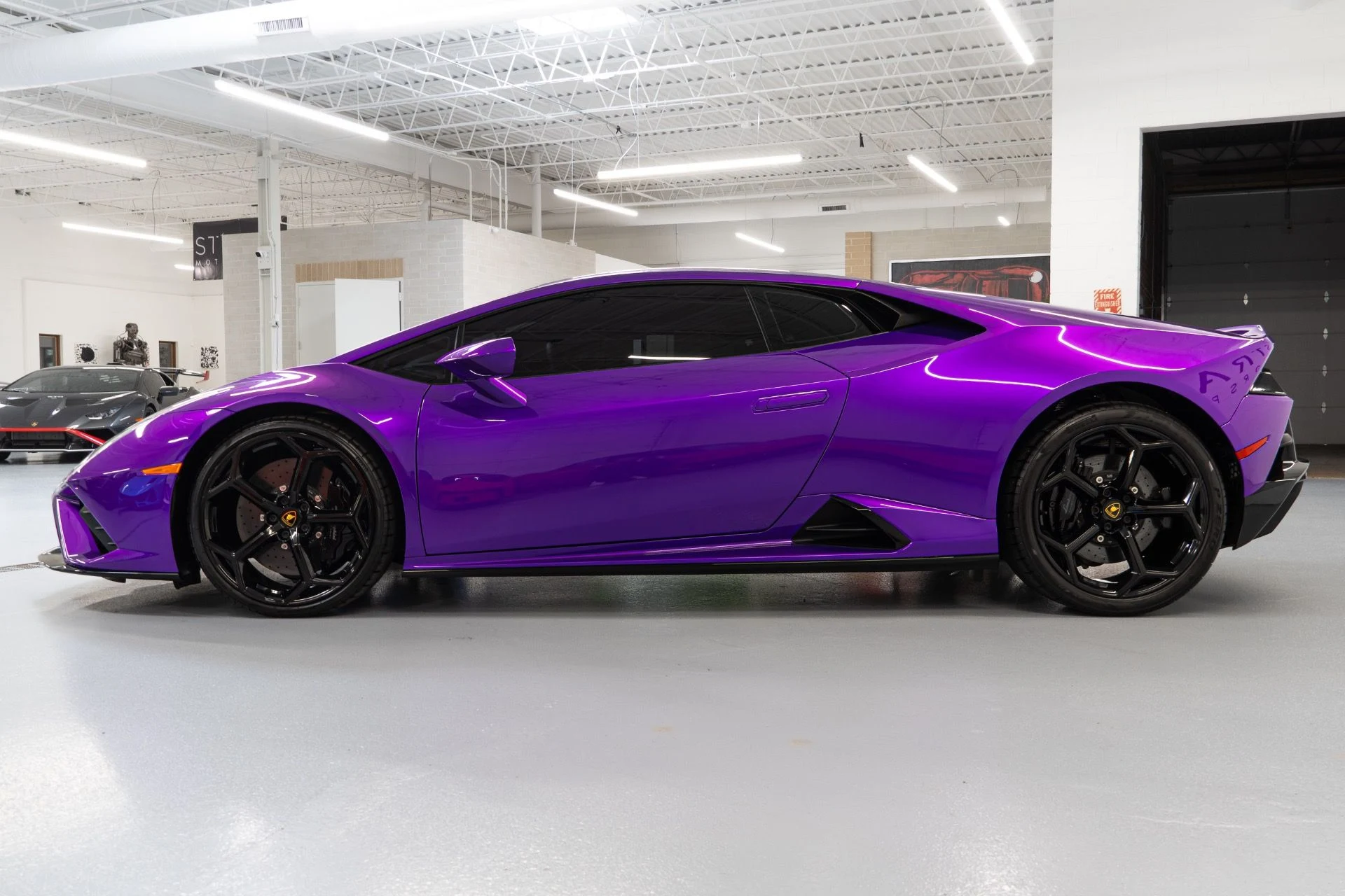 mph004_3467285094_Used_2023_Lamborghini_Huracan_EVO_1759348763_ad60c039fb