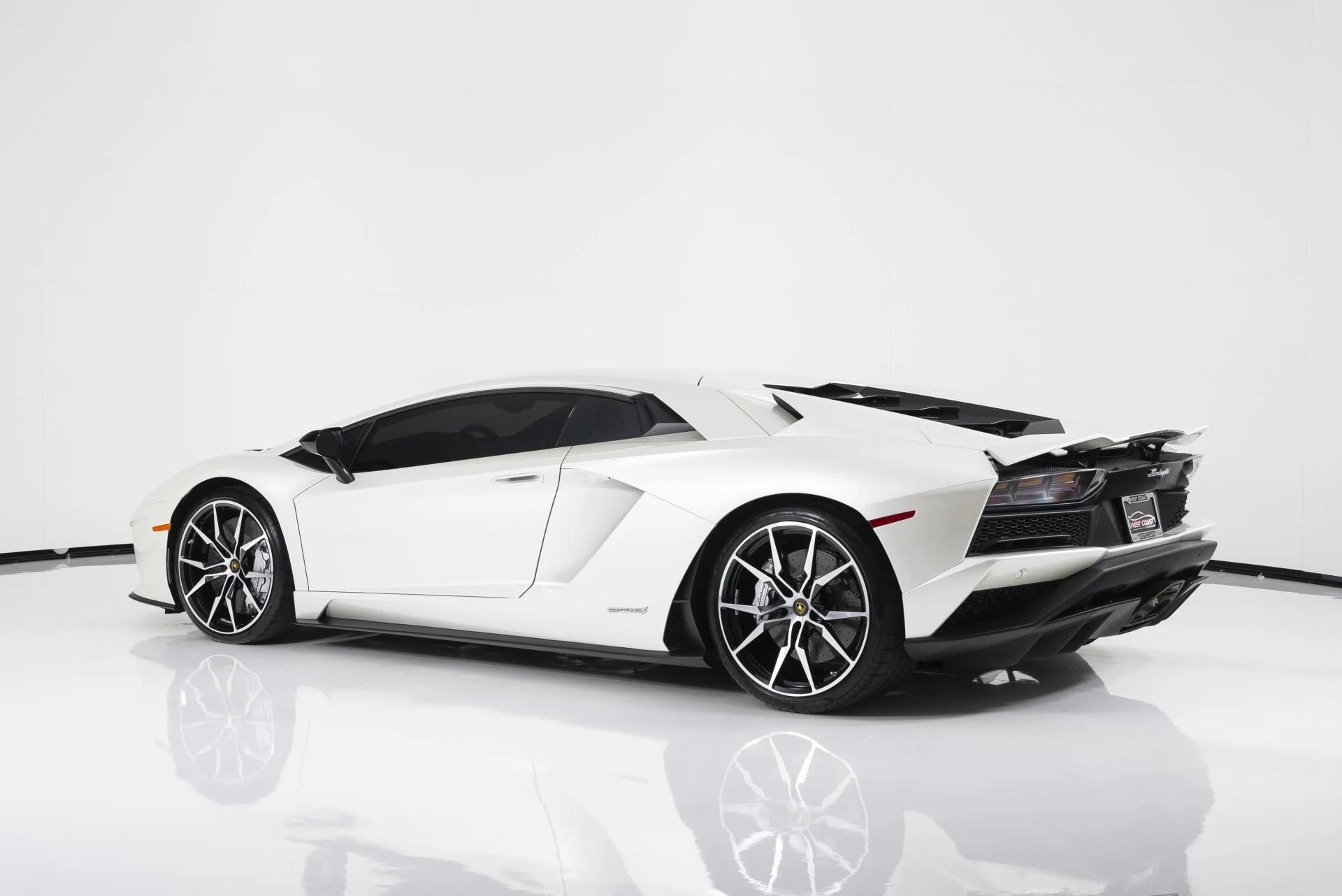 mph004_3468184488_Used_2018_Lamborghini_Aventador_LP_740_4_S_1752175686_dba53f70a4