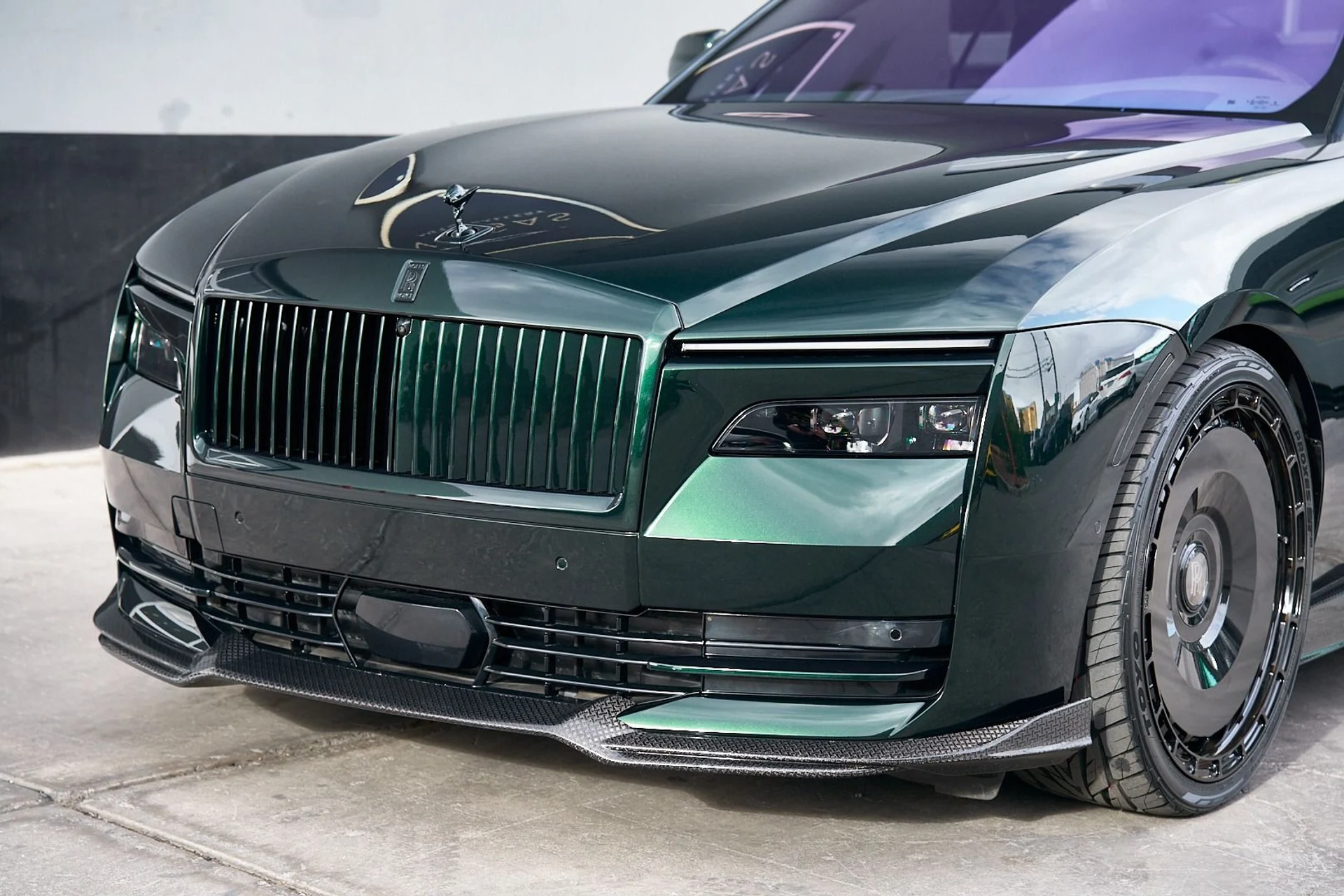 mph004_3480311553_Used_2024_Rolls_Royce_Spectre_1741399212_c321ff389e