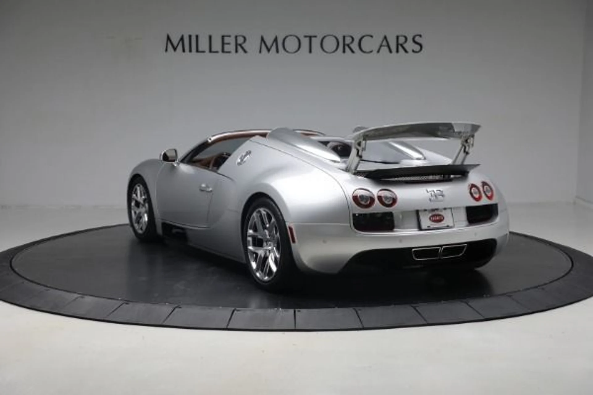 mph004_3483000160_Used_2015_Bugatti_Veyron_164_Grand_Sport_Vitesse_5e02ce6eb4