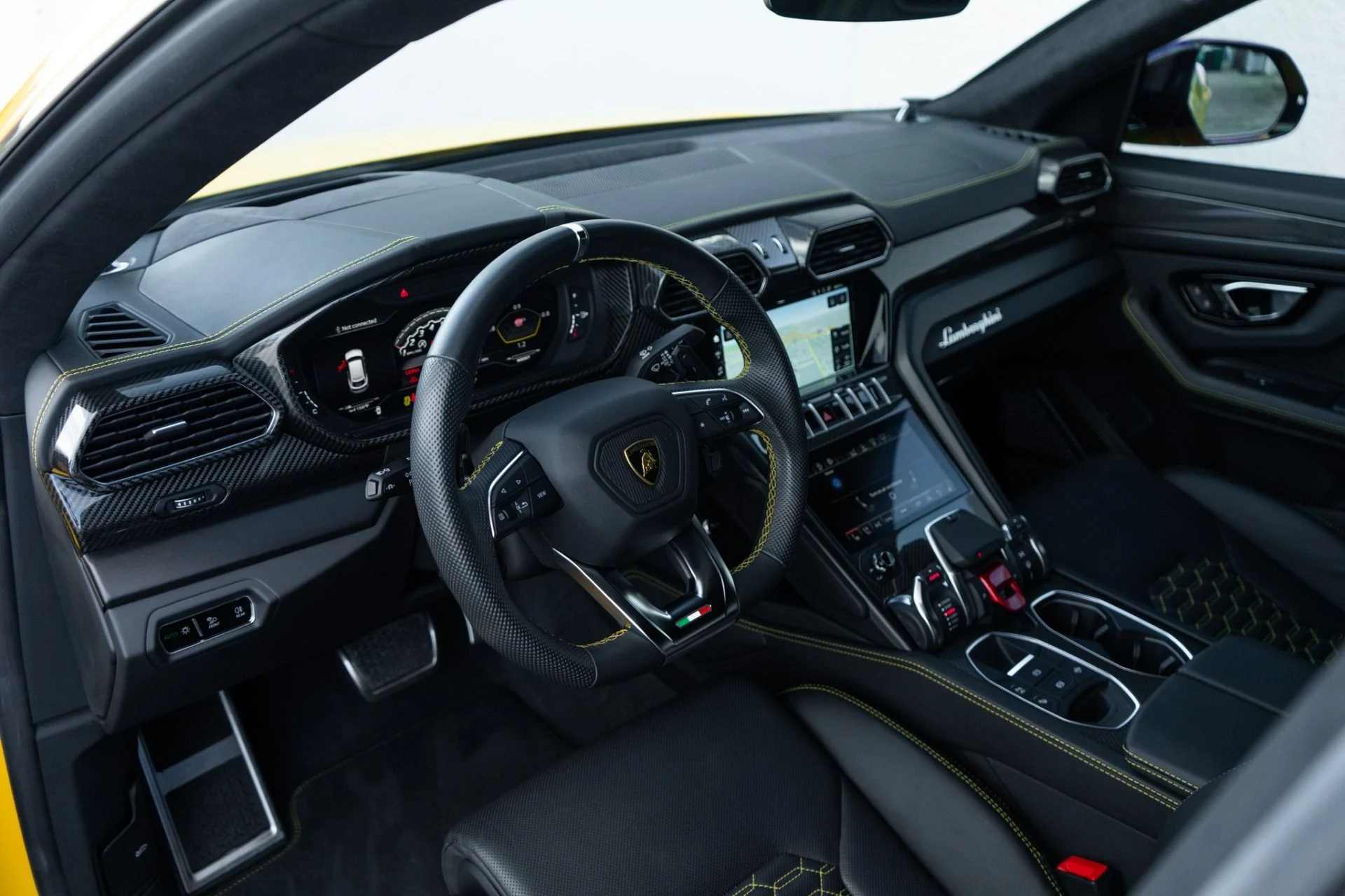 mph004_3489175753_Used_2021_Lamborghini_Urus_1770744627_e183de2e16