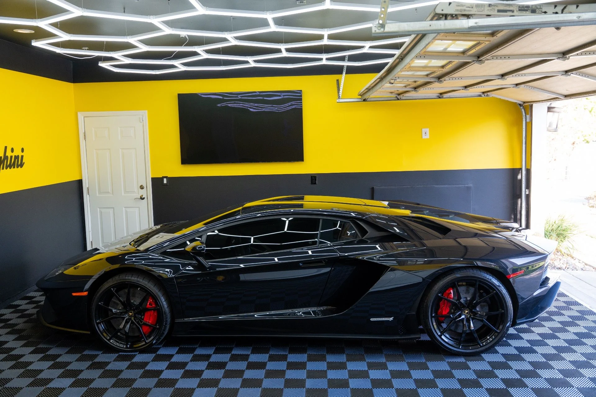 mph004_3491502893_Used_2018_Lamborghini_Aventador_LP_740_4_S_1792436167_dbc848cc21