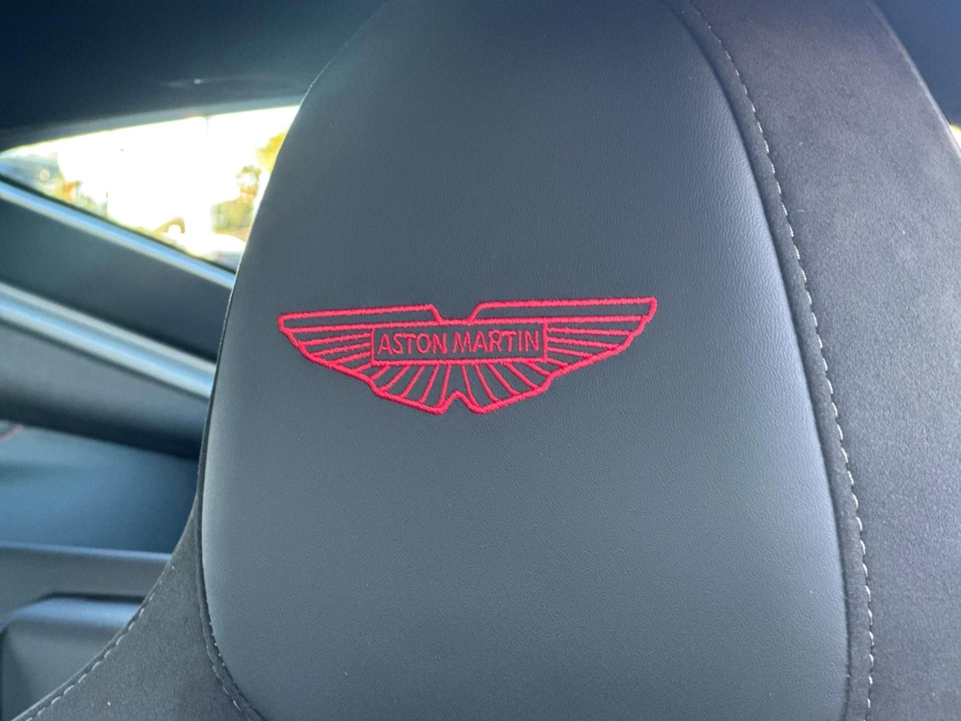 mph004_3499043732_Used_2025_Aston_Martin_Vantage_1747424212_6299622743
