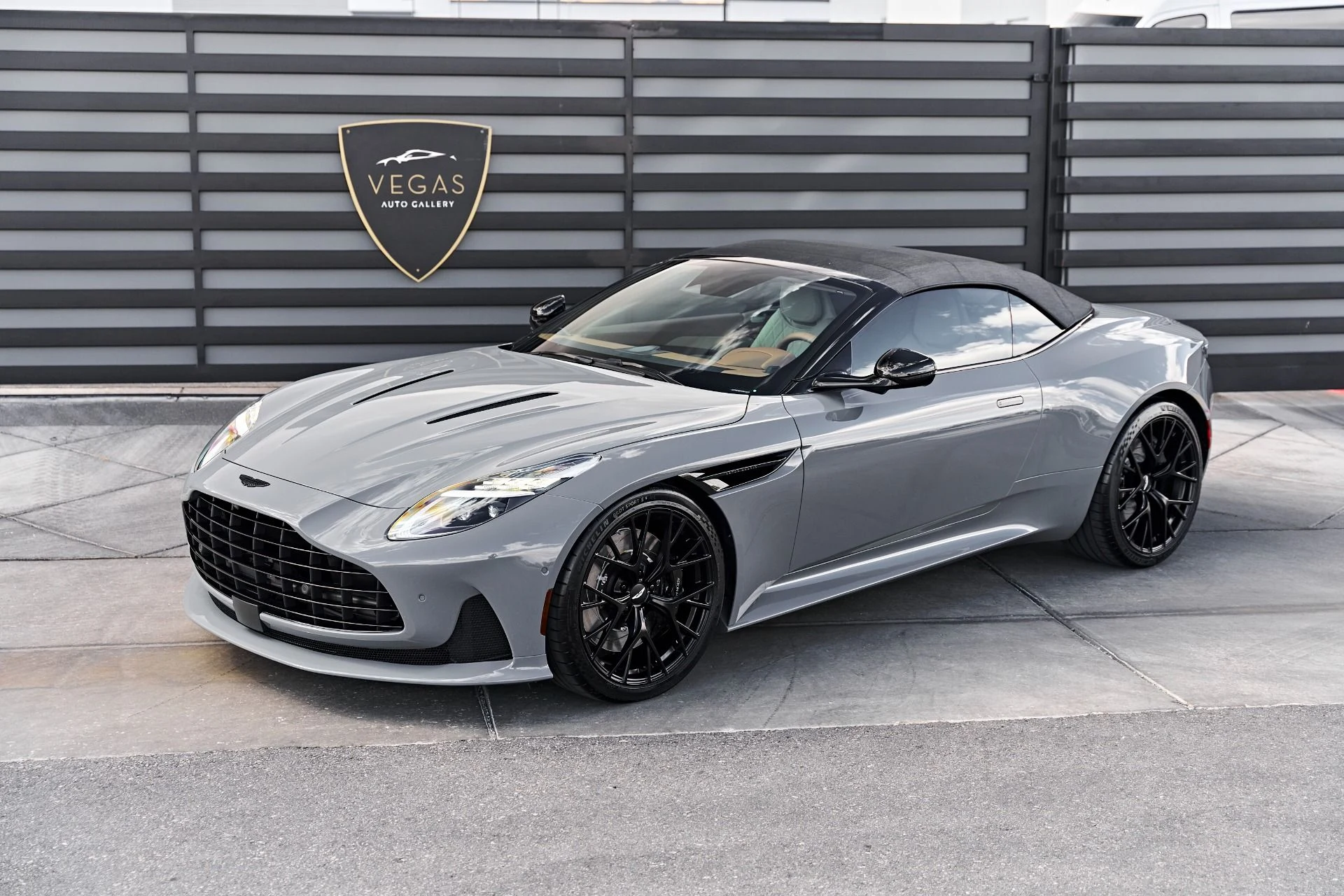 mph004_3501797144_Used_2025_Aston_Martin_DB_12_Volante_1791997194_c28d2513f9