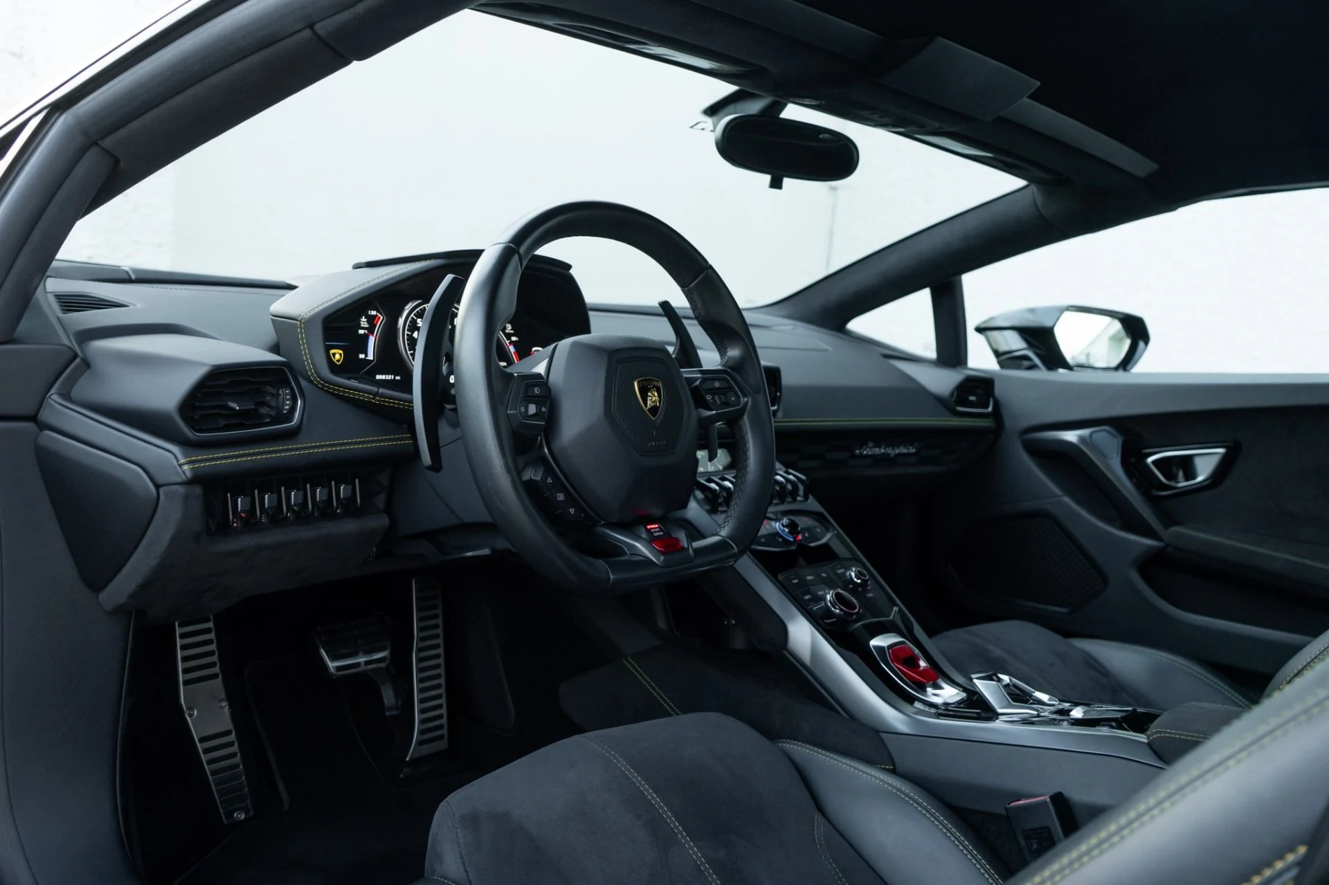 mph004_3517051903_Used_2017_Lamborghini_Huracan_LP_580_2_Spyder_1766447716_8b3d74e0ef