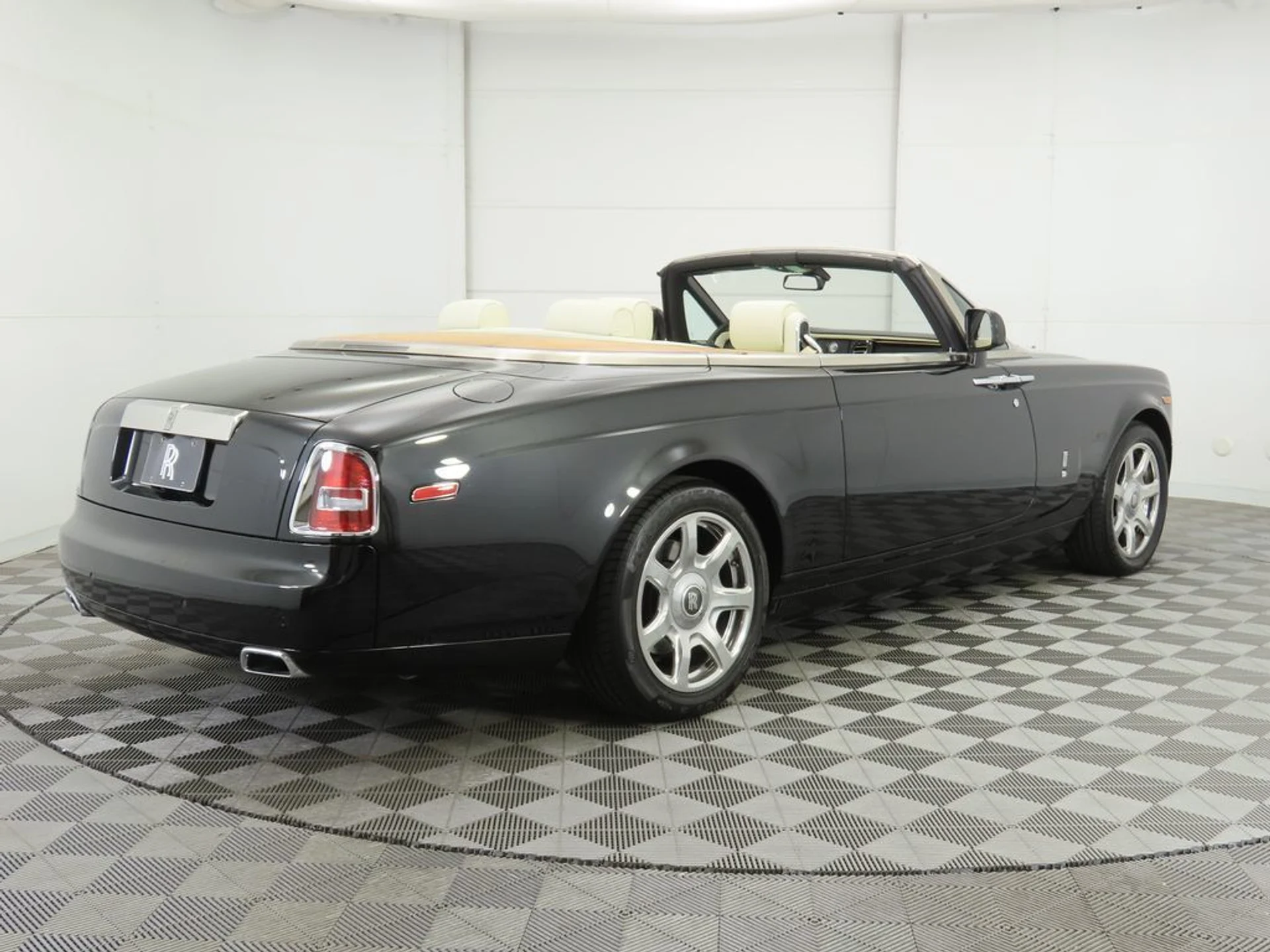 mph004_351752328_used_2012_rolls_royce_phantom_coupe_2drdrophead_8119_22959977_5_1024_7a262a8b34
