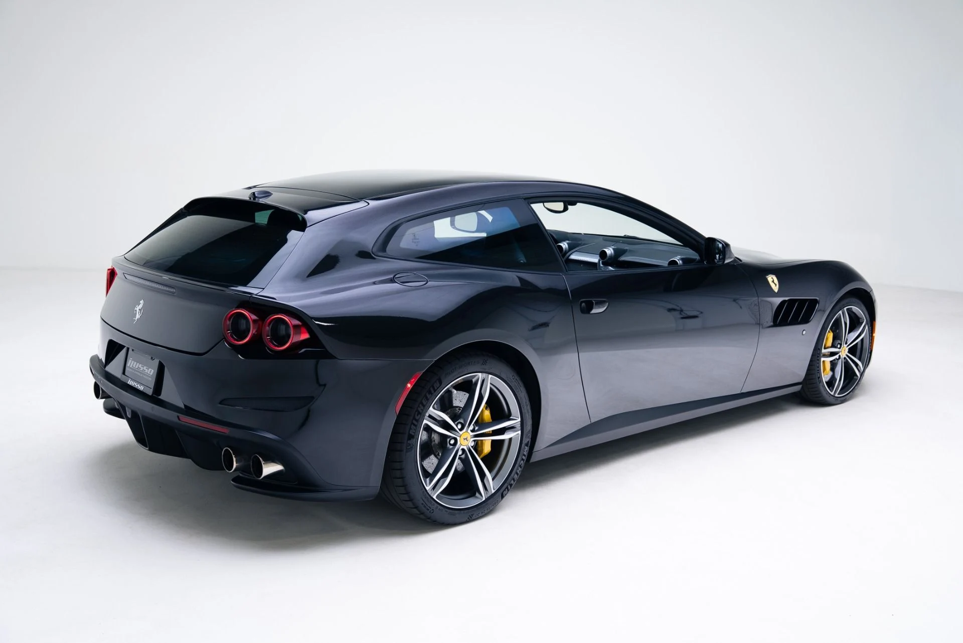 mph004_3520582666_Used_2018_Ferrari_GTC_4_Lusso_1768413919_89b1afc357