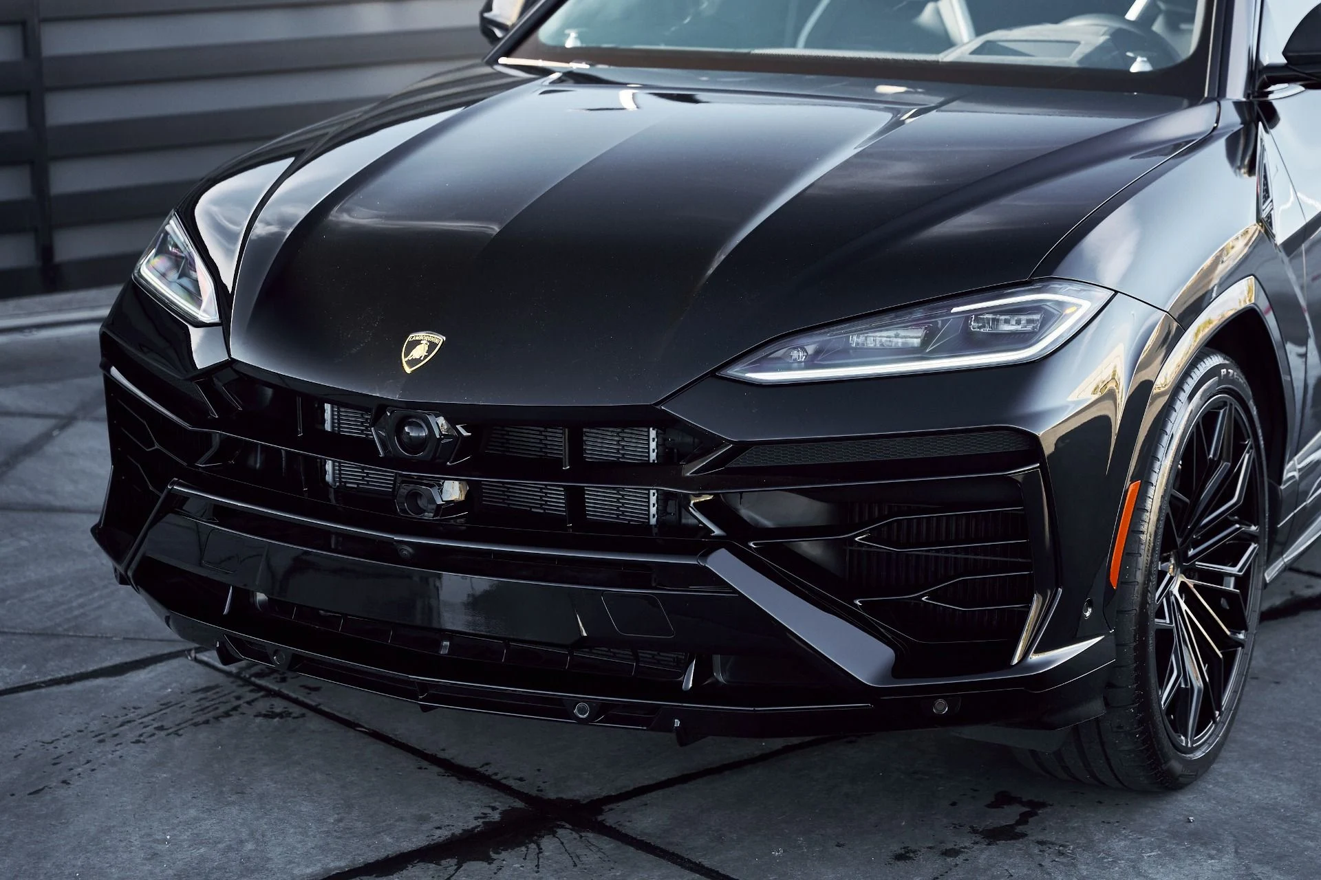 mph004_3521200421_Used_2025_Lamborghini_Urus_SE_1767720827_dcf8f938fa