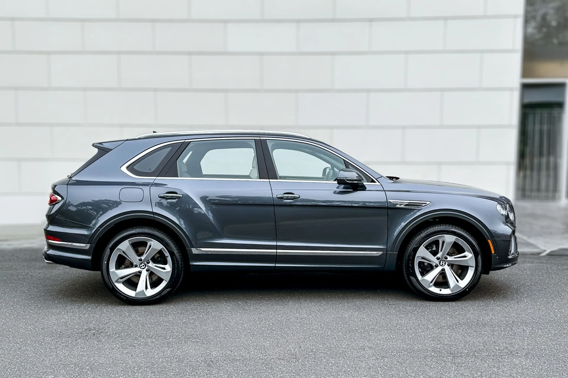 mph004_3530708944_New_2026_Bentley_Bentayga_V8_1784540711_92c2188b73